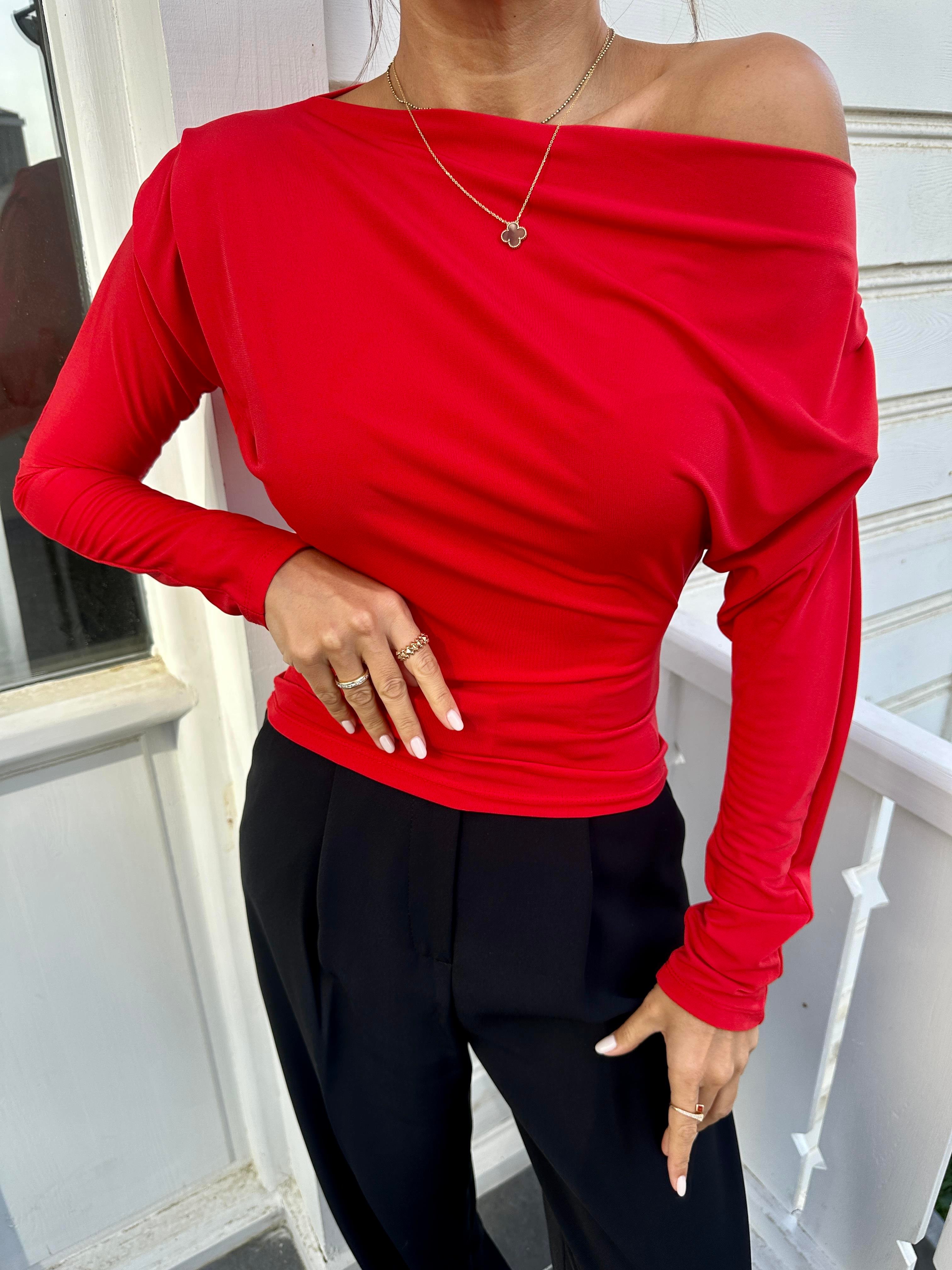 Kırmızı Omzu Pileli Bluz