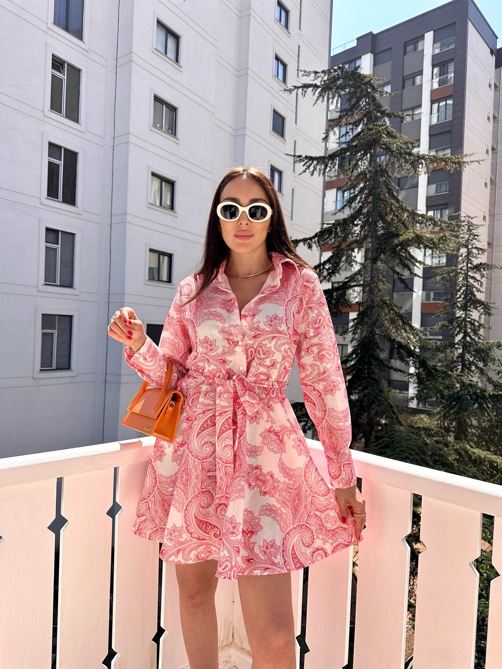 Kırmızı  Şal Desen Volanlı Gömlek Yaka Elbise