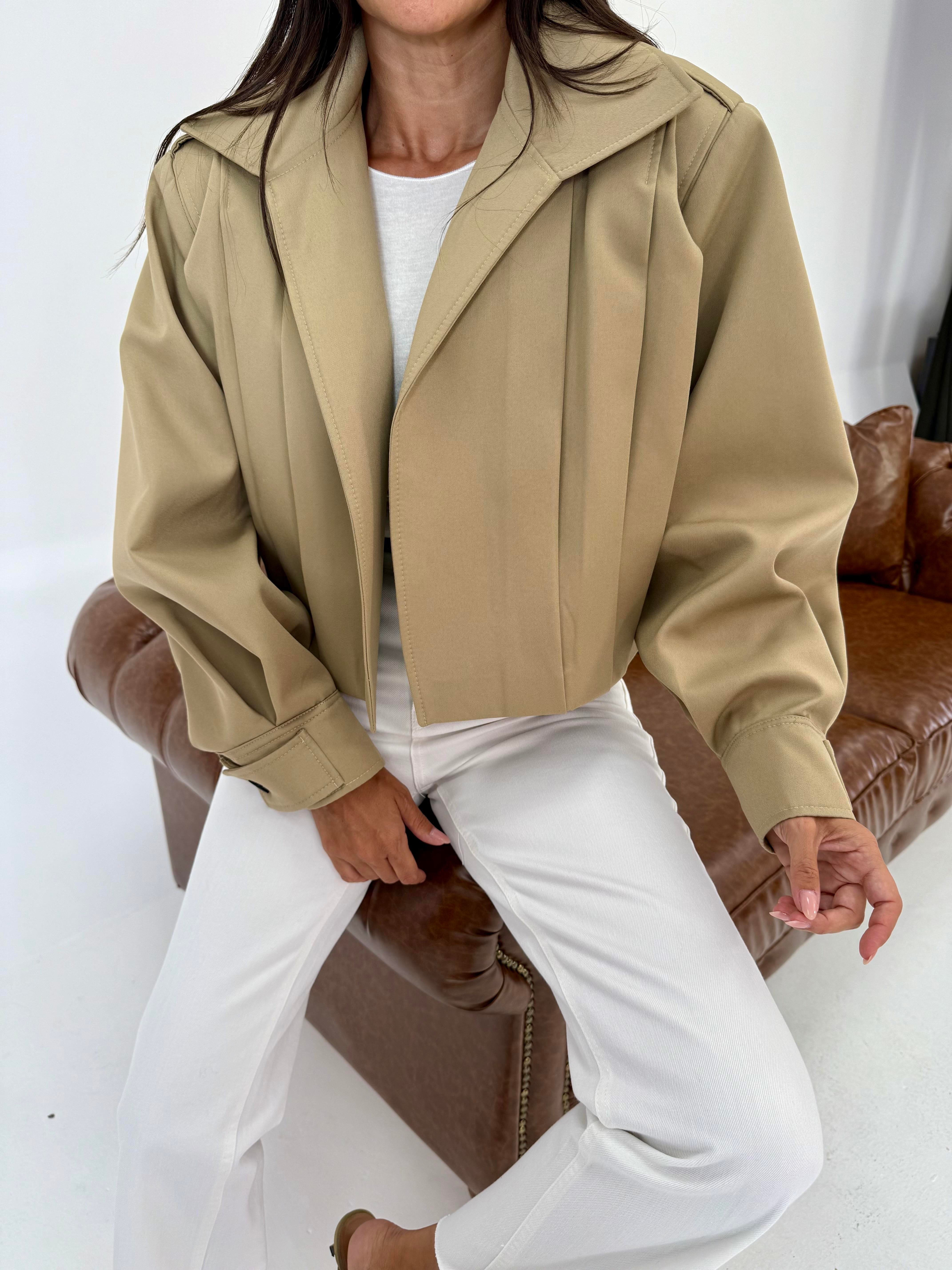 Koyu Bej Premium Pileli Kısa Trençkot