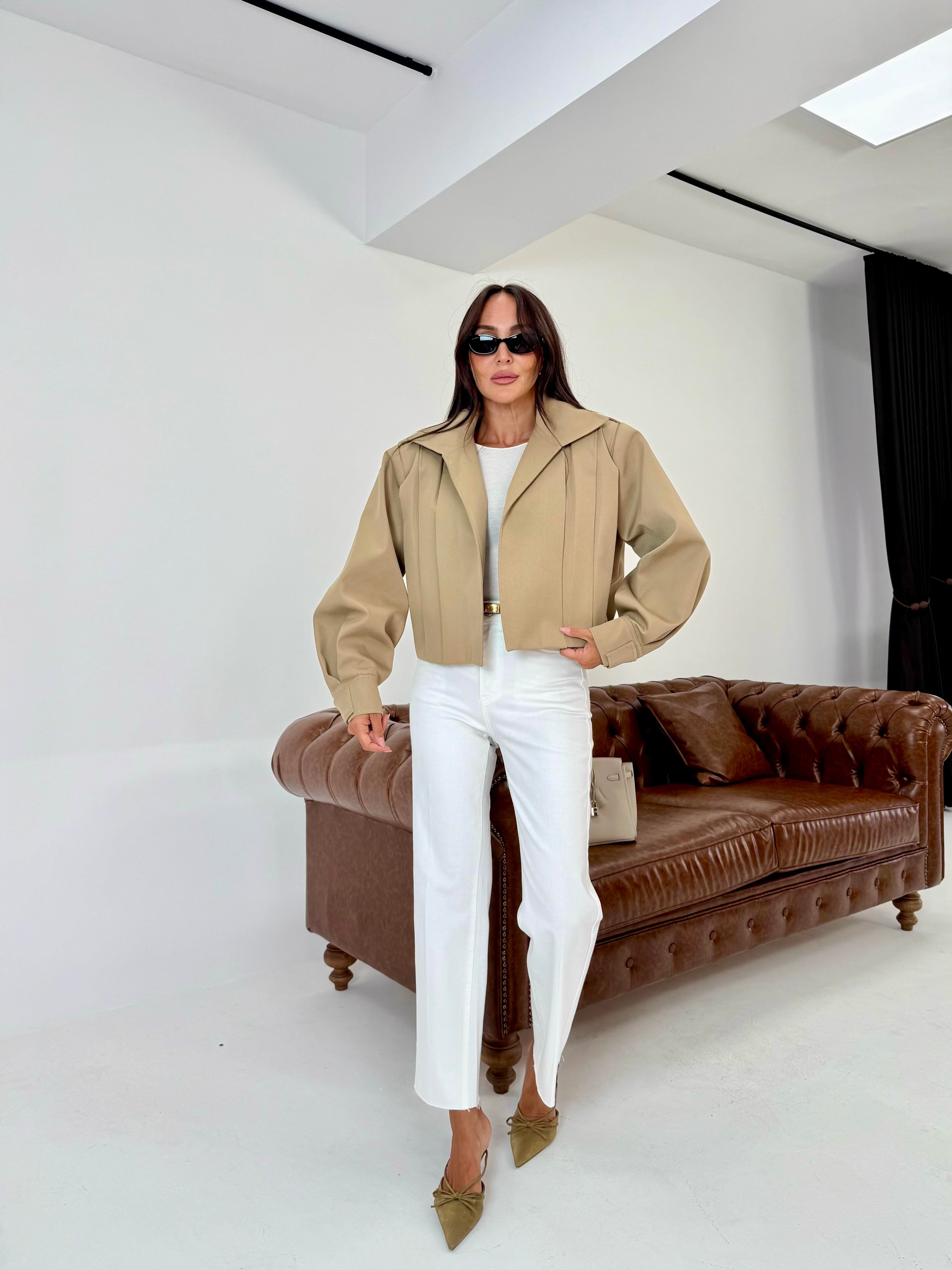 Koyu Bej Premium Pileli Kısa Trençkot