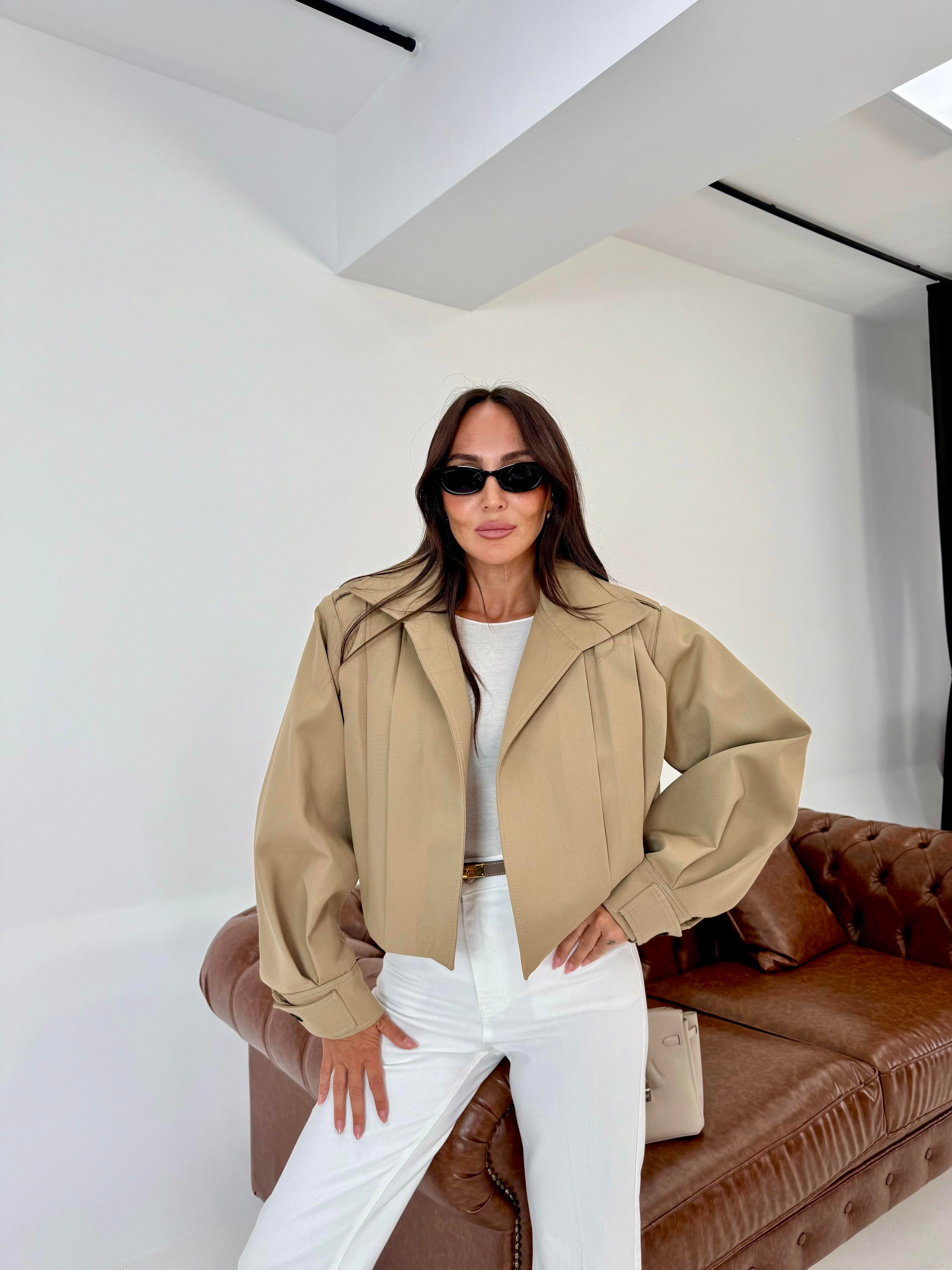 Koyu Bej Premium Pileli Kısa Trençkot