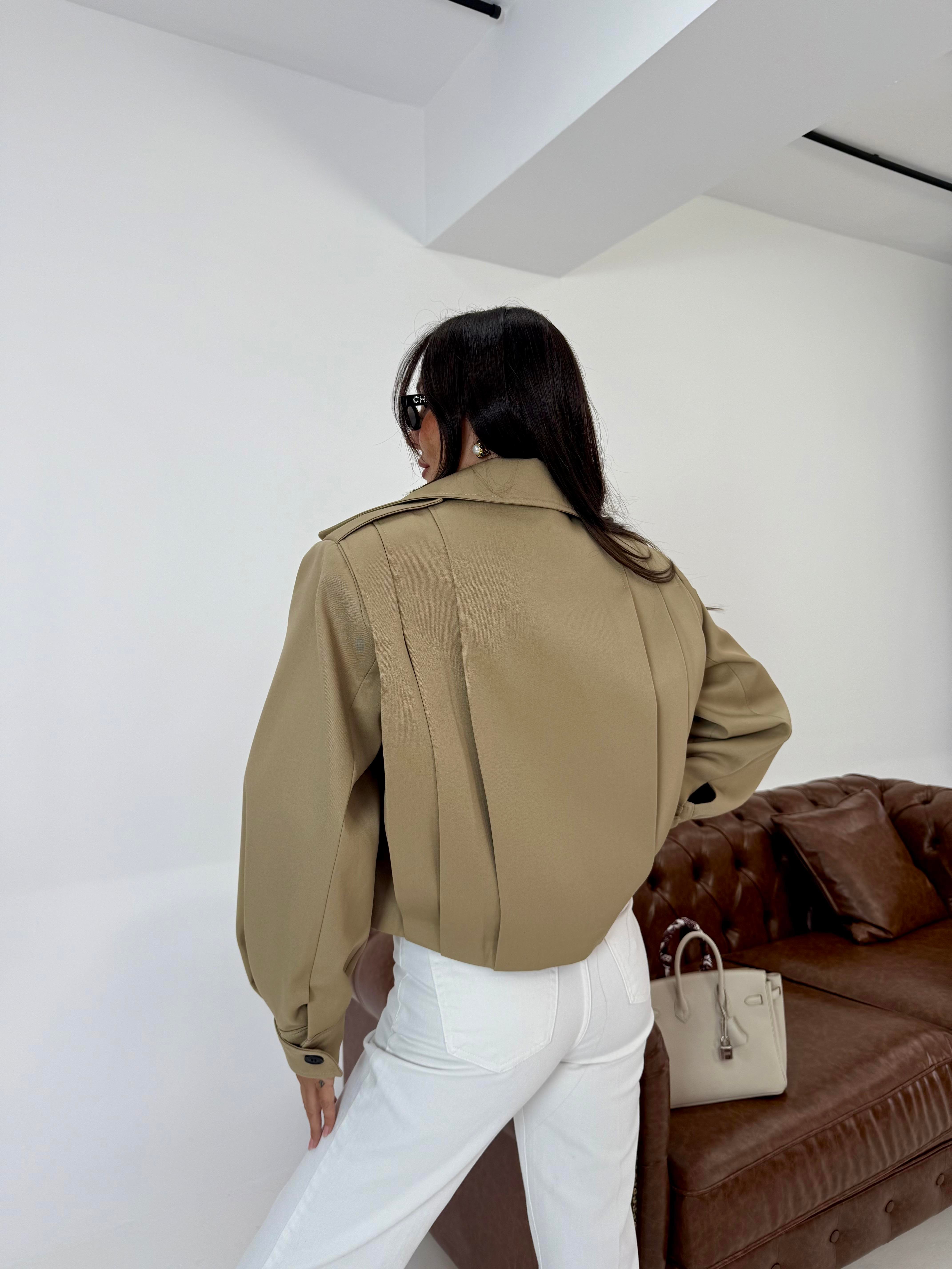 Koyu Bej Premium Pileli Kısa Trençkot