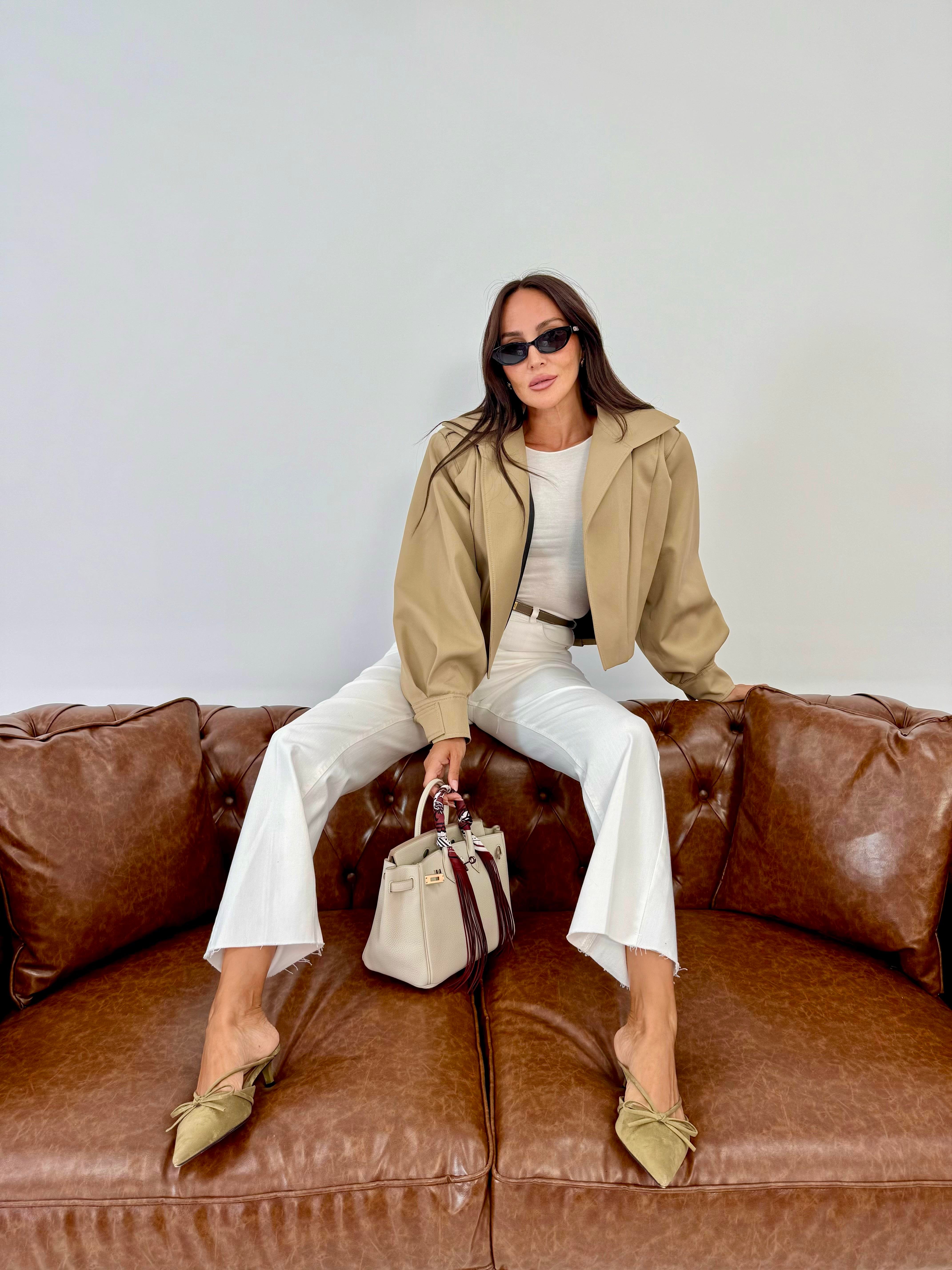 Koyu Bej Premium Pileli Kısa Trençkot