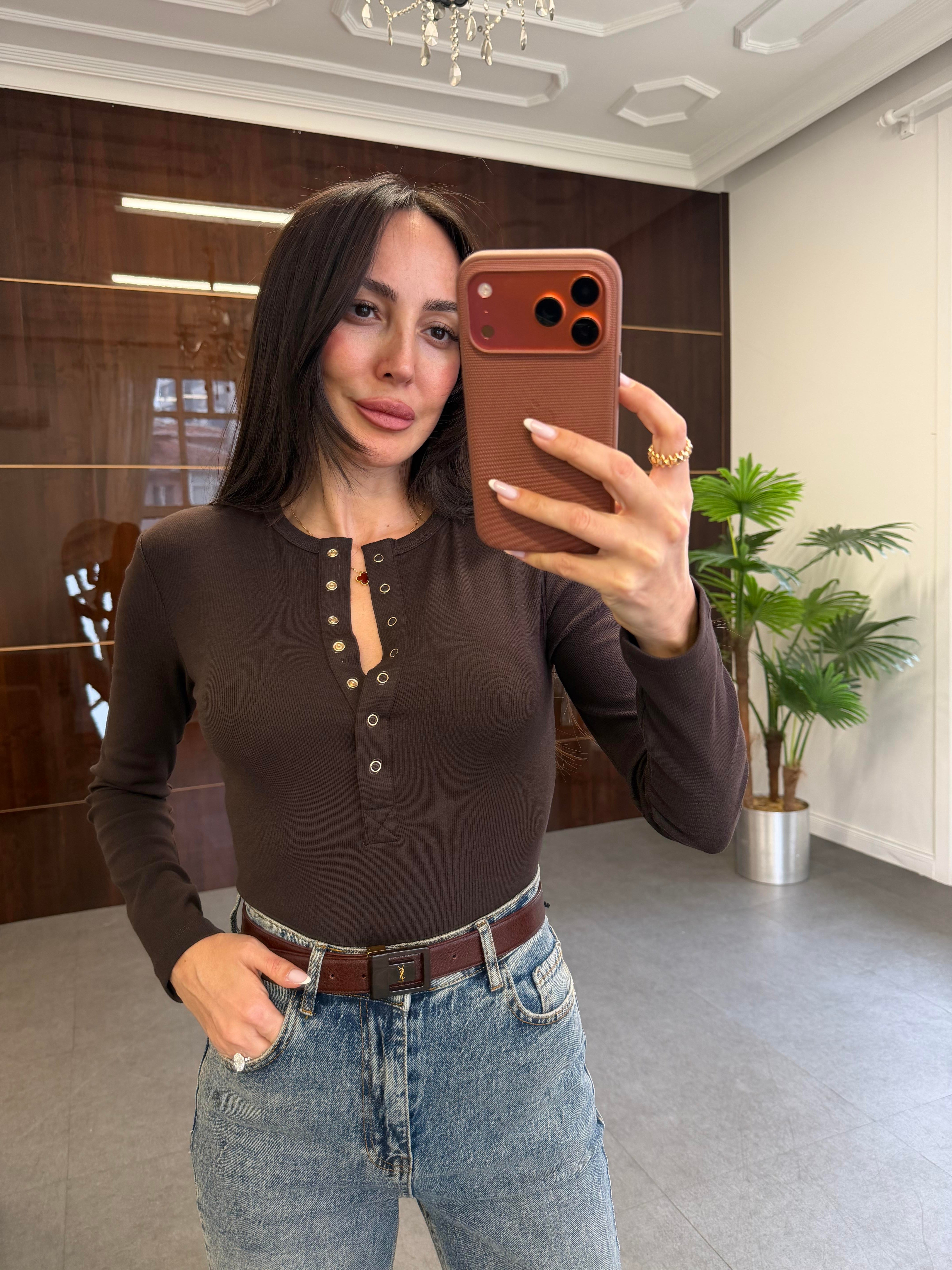 Koyu Kahve Çıtçıtlı Uzun Kollu Top
