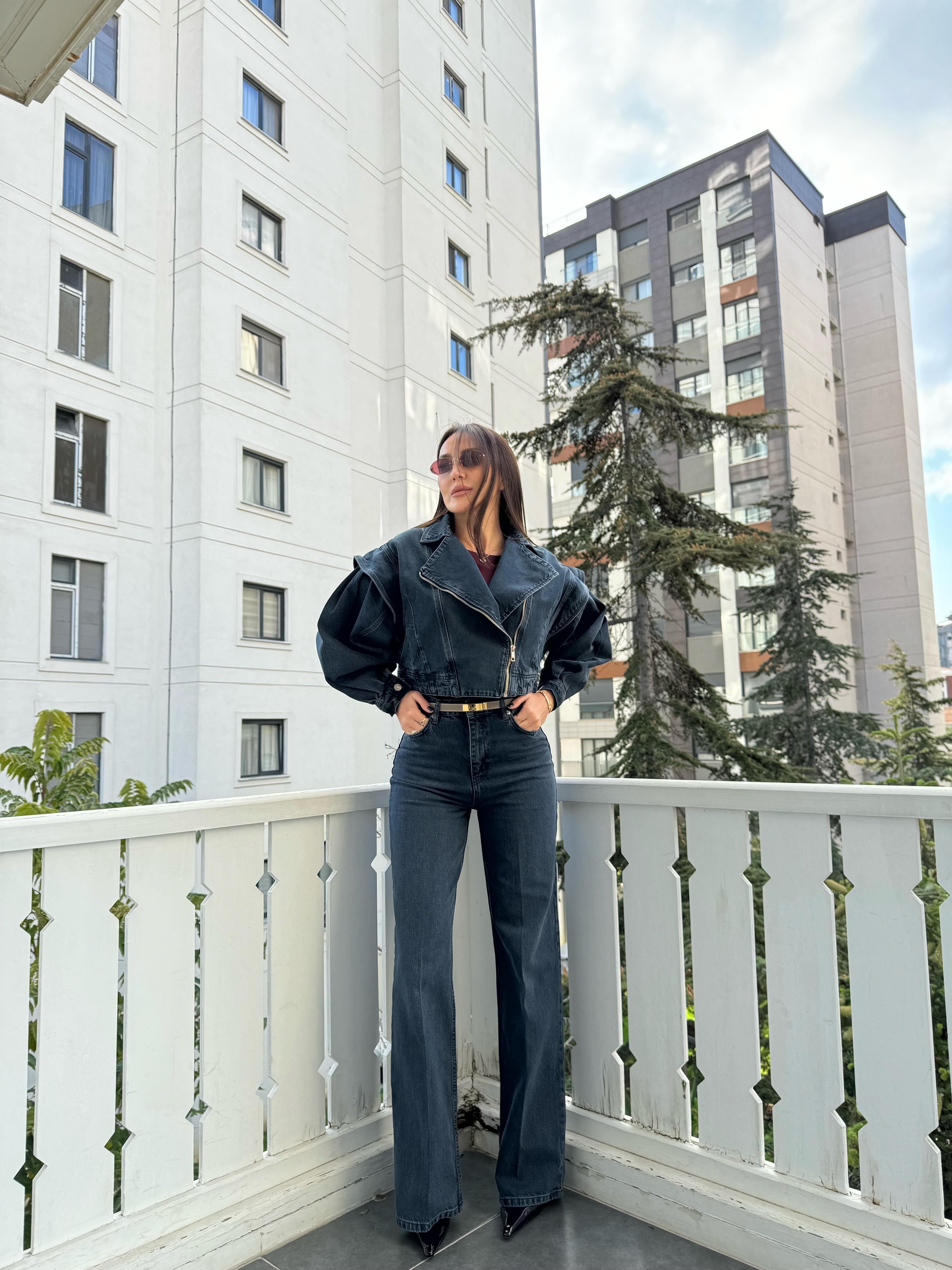 Koyu Mavi Kısa Denim Ceket