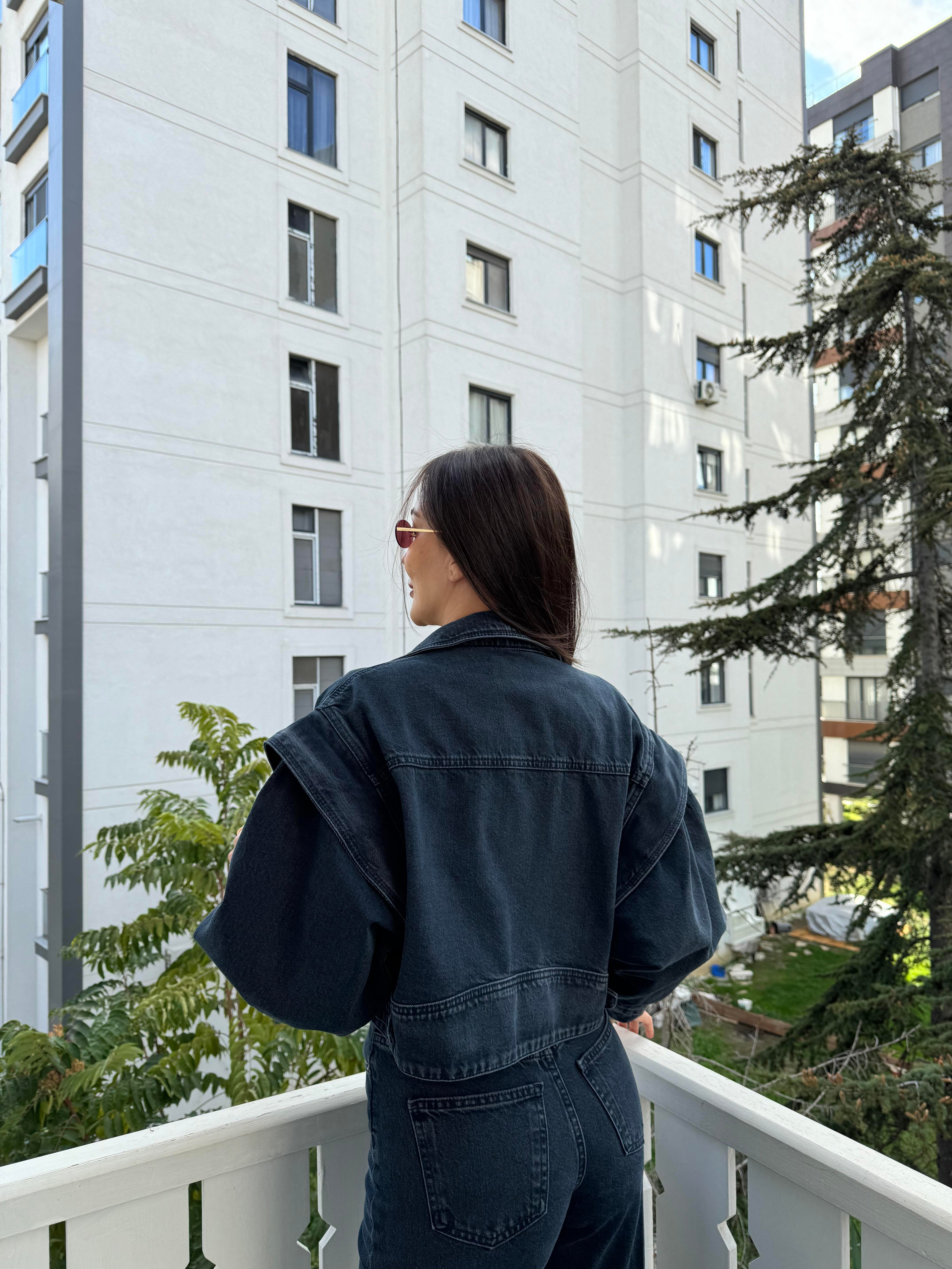 Koyu Mavi Kısa Denim Ceket