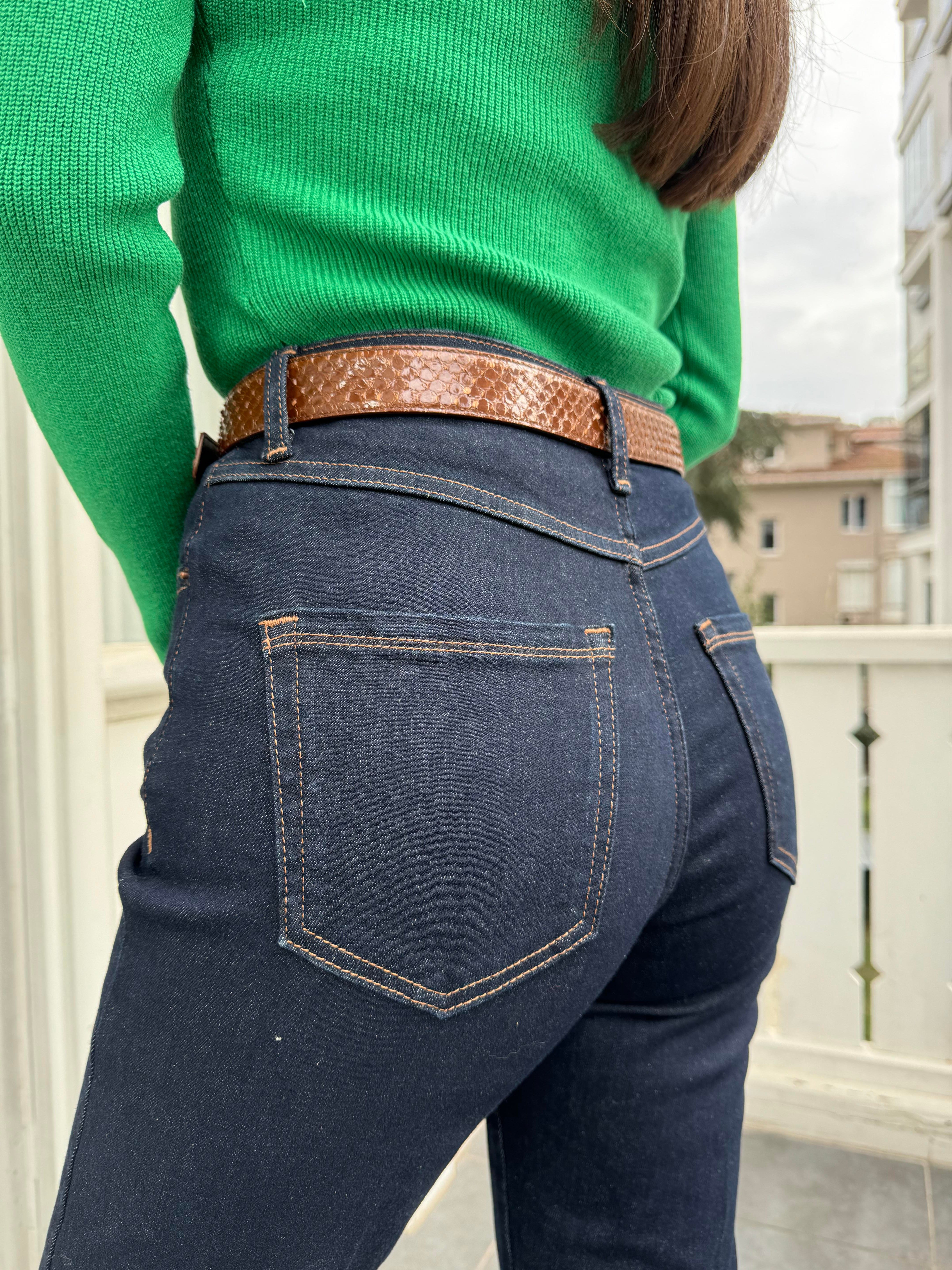 Koyu Mavi Paçası Püsküllü ve Yırtmaçlı Jean Pantolon