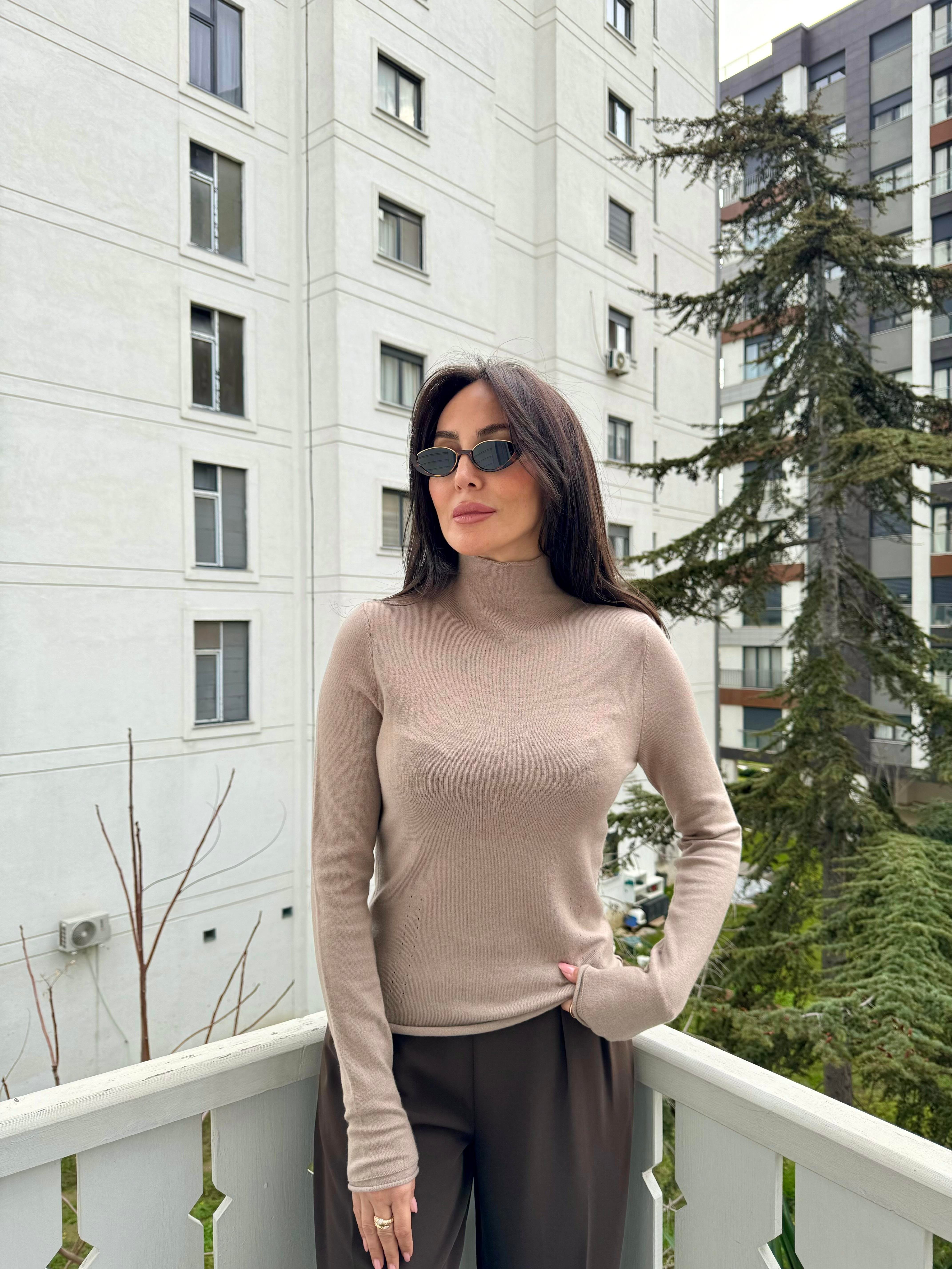 Koyu Vizon Dik Yaka Yumuşak Merserize Triko