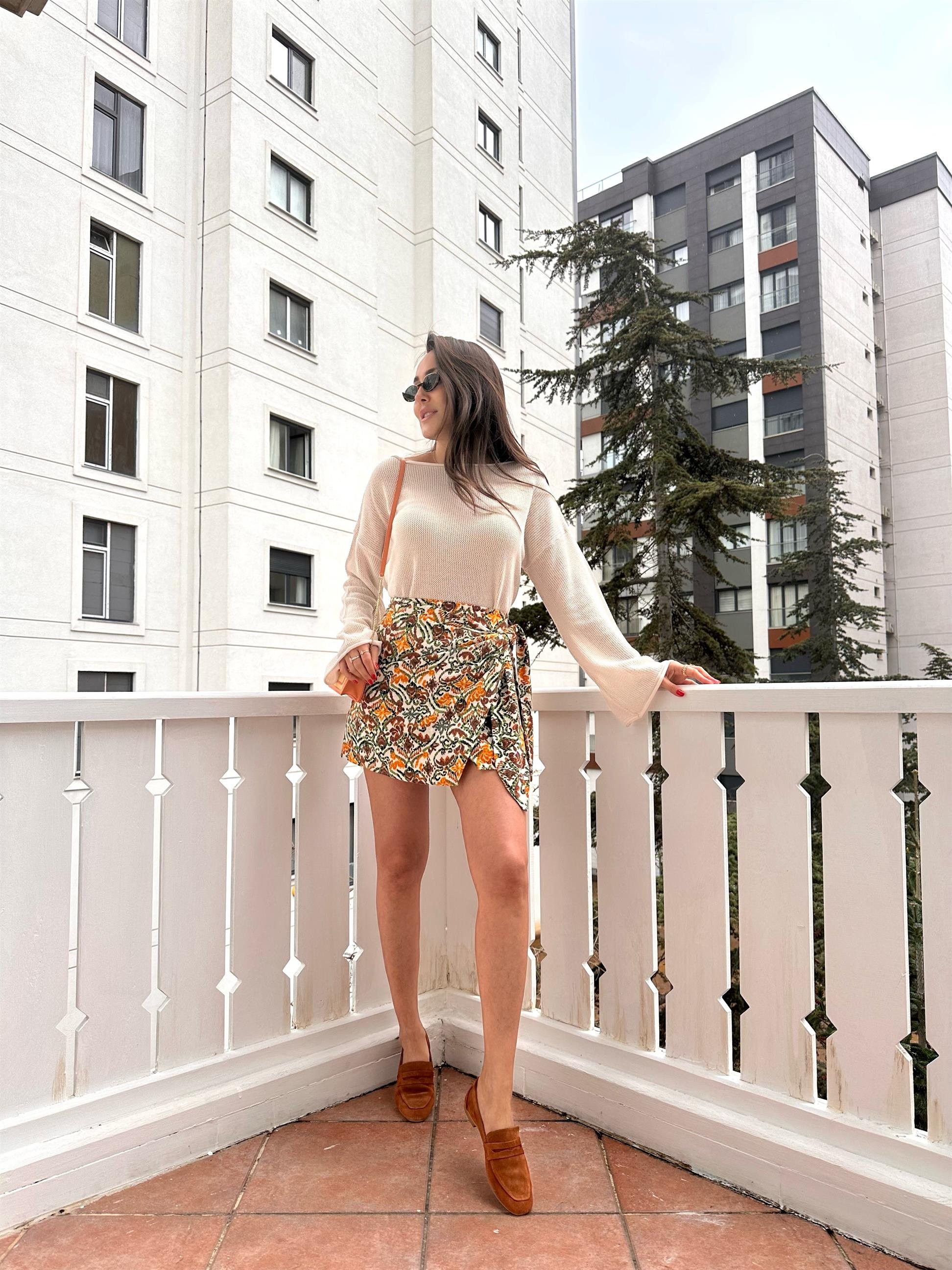 Krem Ajurlu Lastikleri Sosisli Kazak