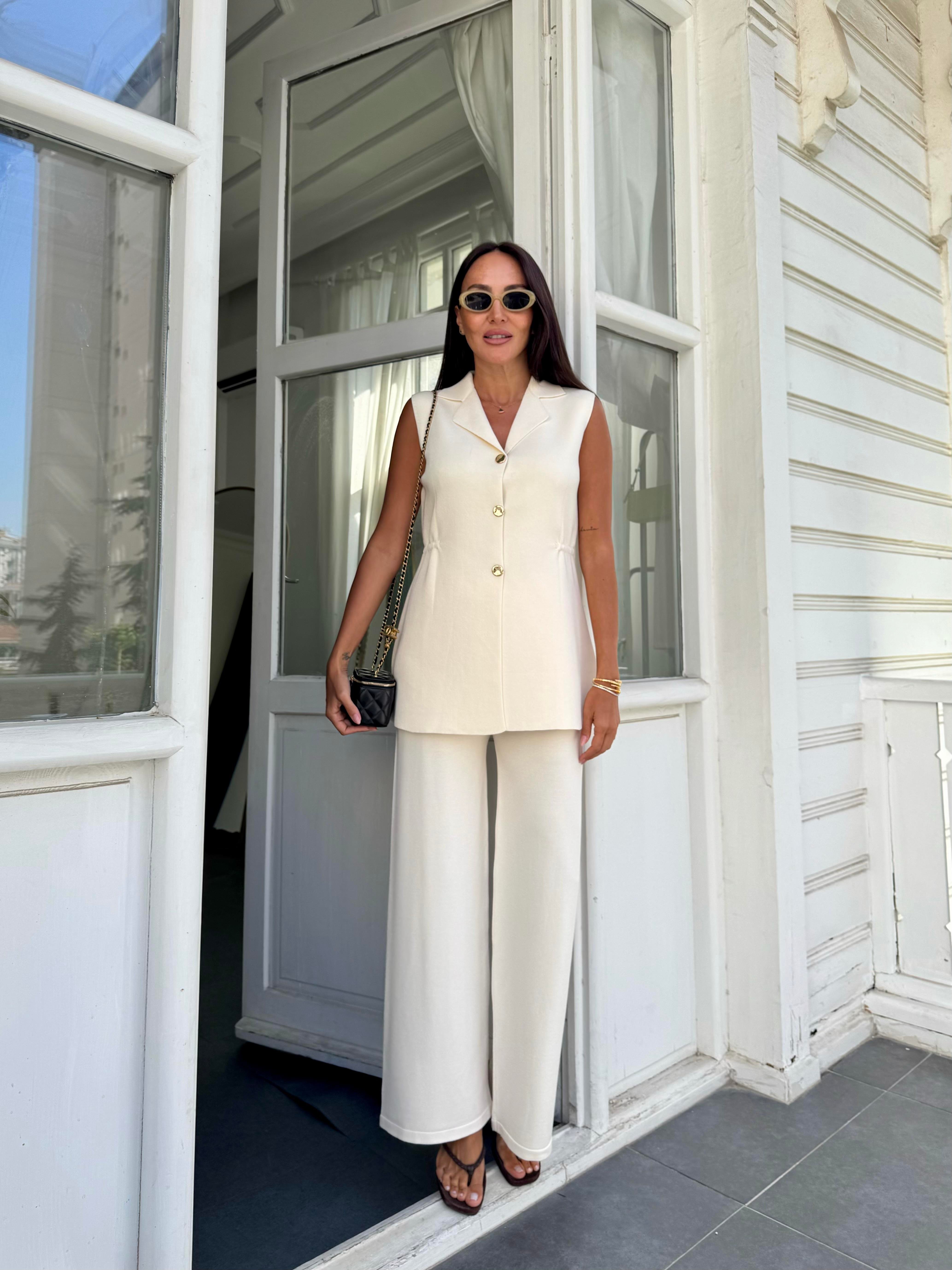 Krem Gold Düğme Yanları Büzgü Yelek