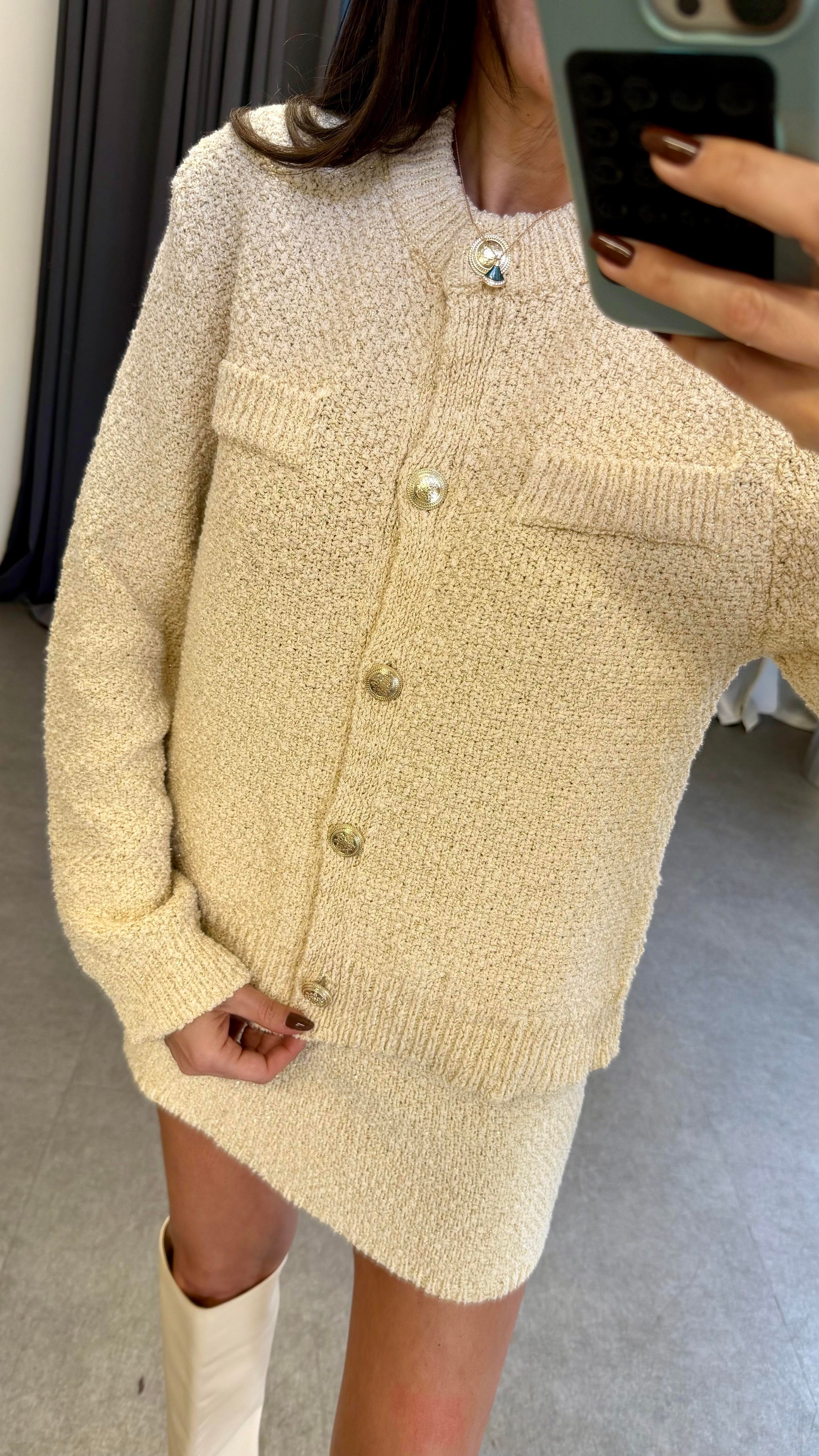 Krem Gold Düğmeli Hırka