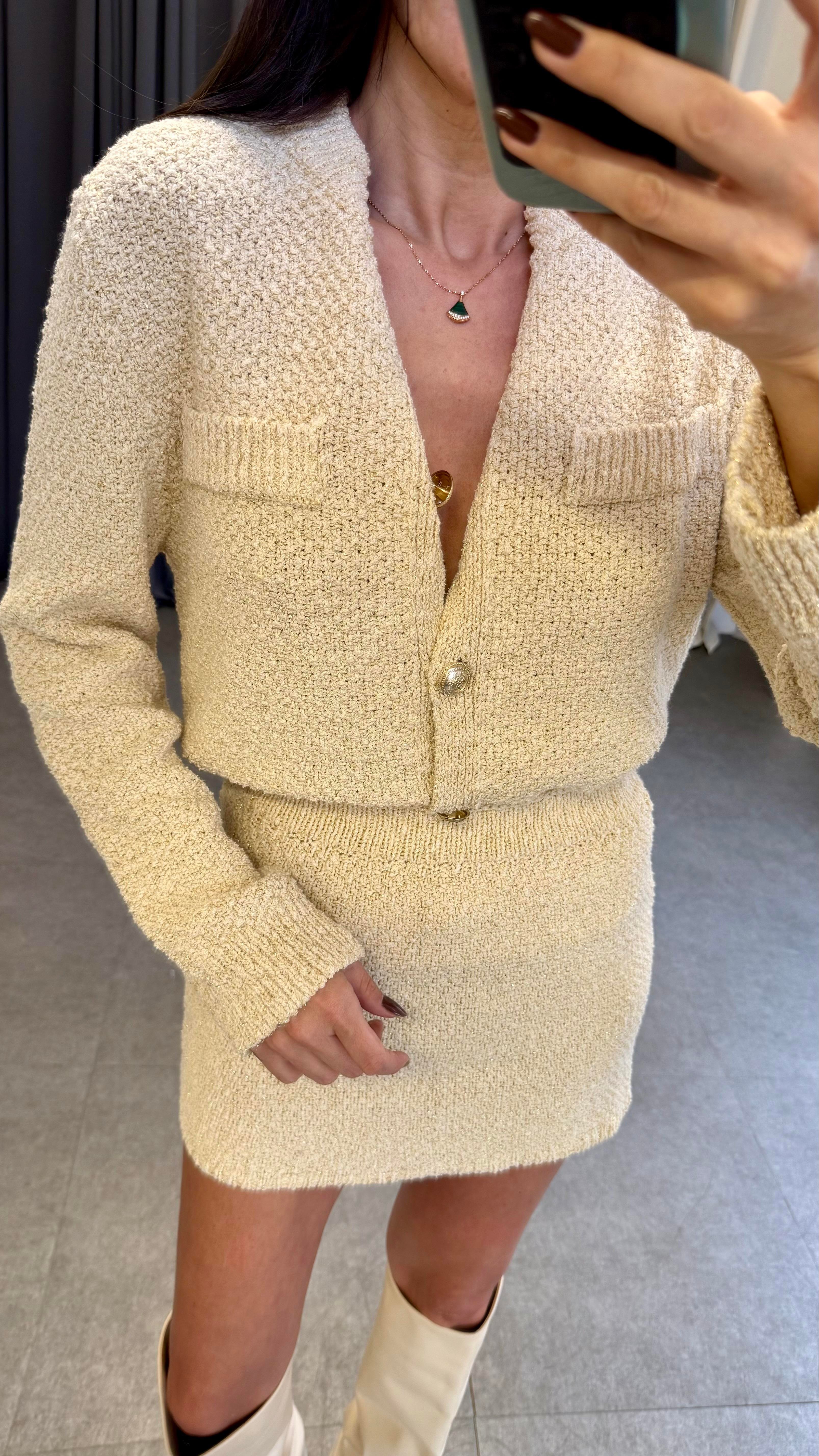 Krem Gold Düğmeli Hırka