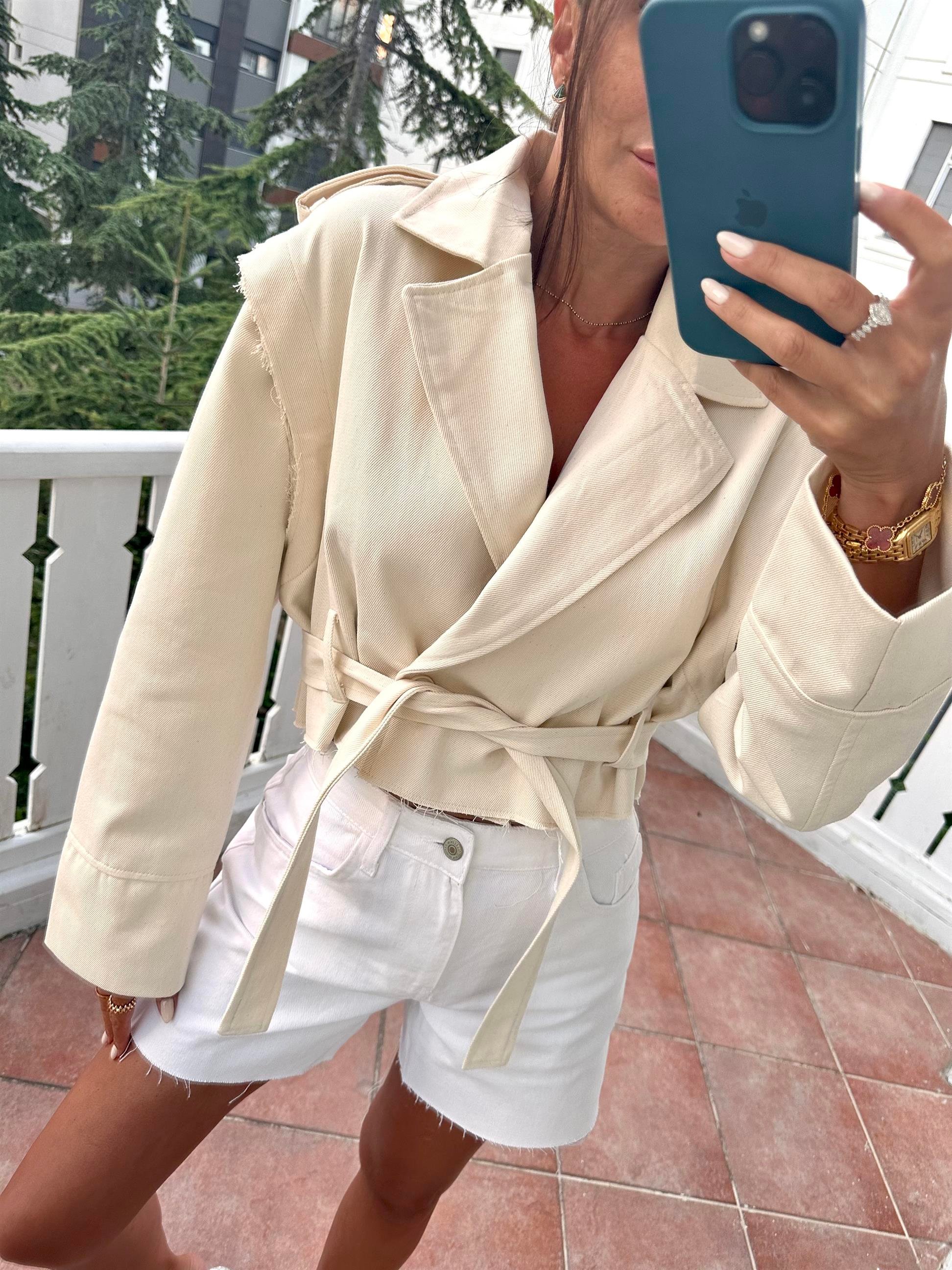 Krem  Kolları Ayrılabilir Kuşaklı Ceket