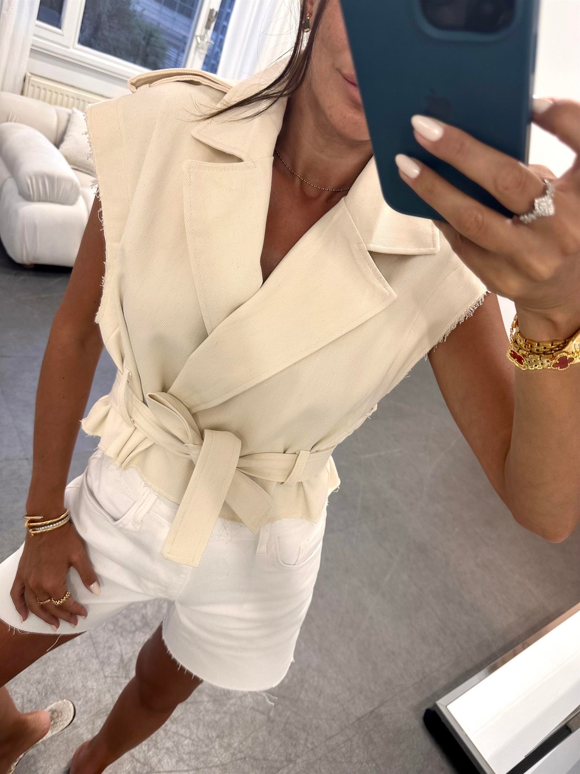 Krem  Kolları Ayrılabilir Kuşaklı Ceket