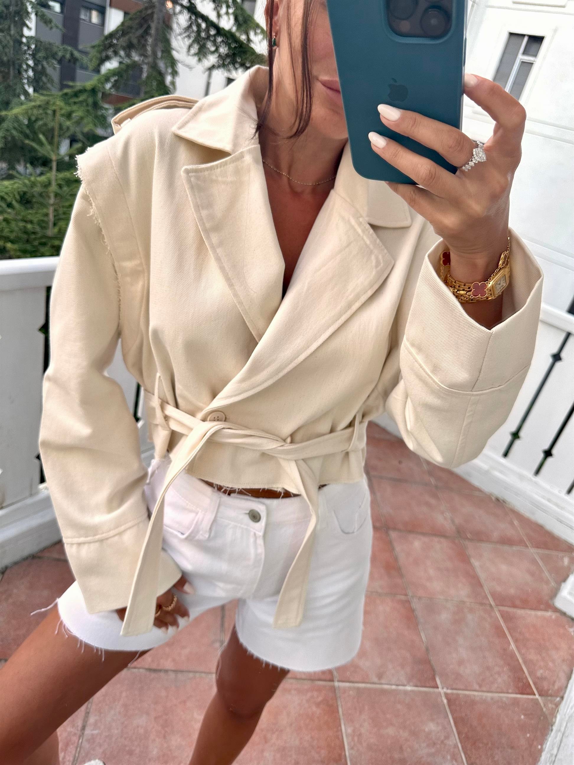 Krem  Kolları Ayrılabilir Kuşaklı Ceket