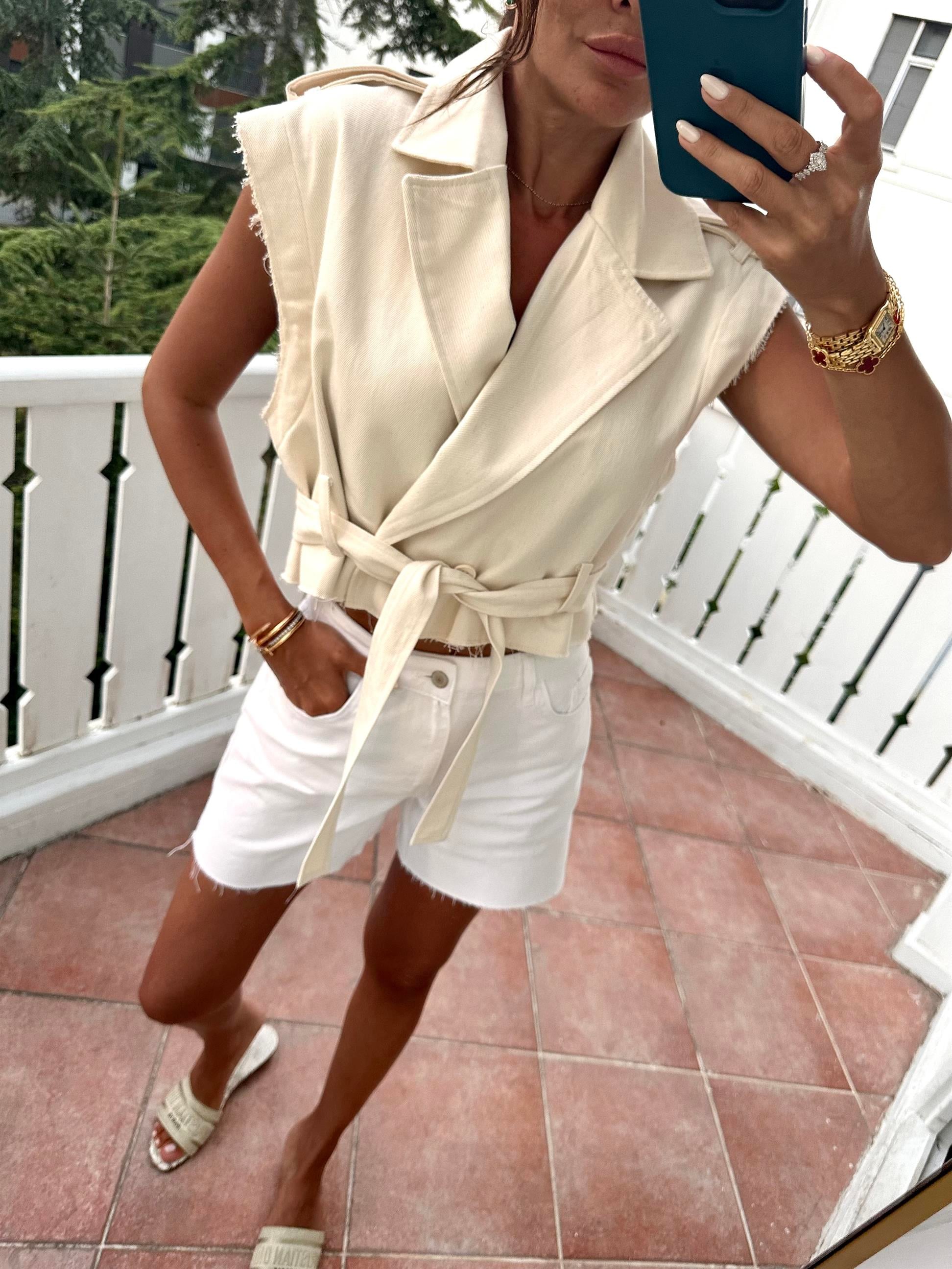 Krem  Kolları Ayrılabilir Kuşaklı Ceket