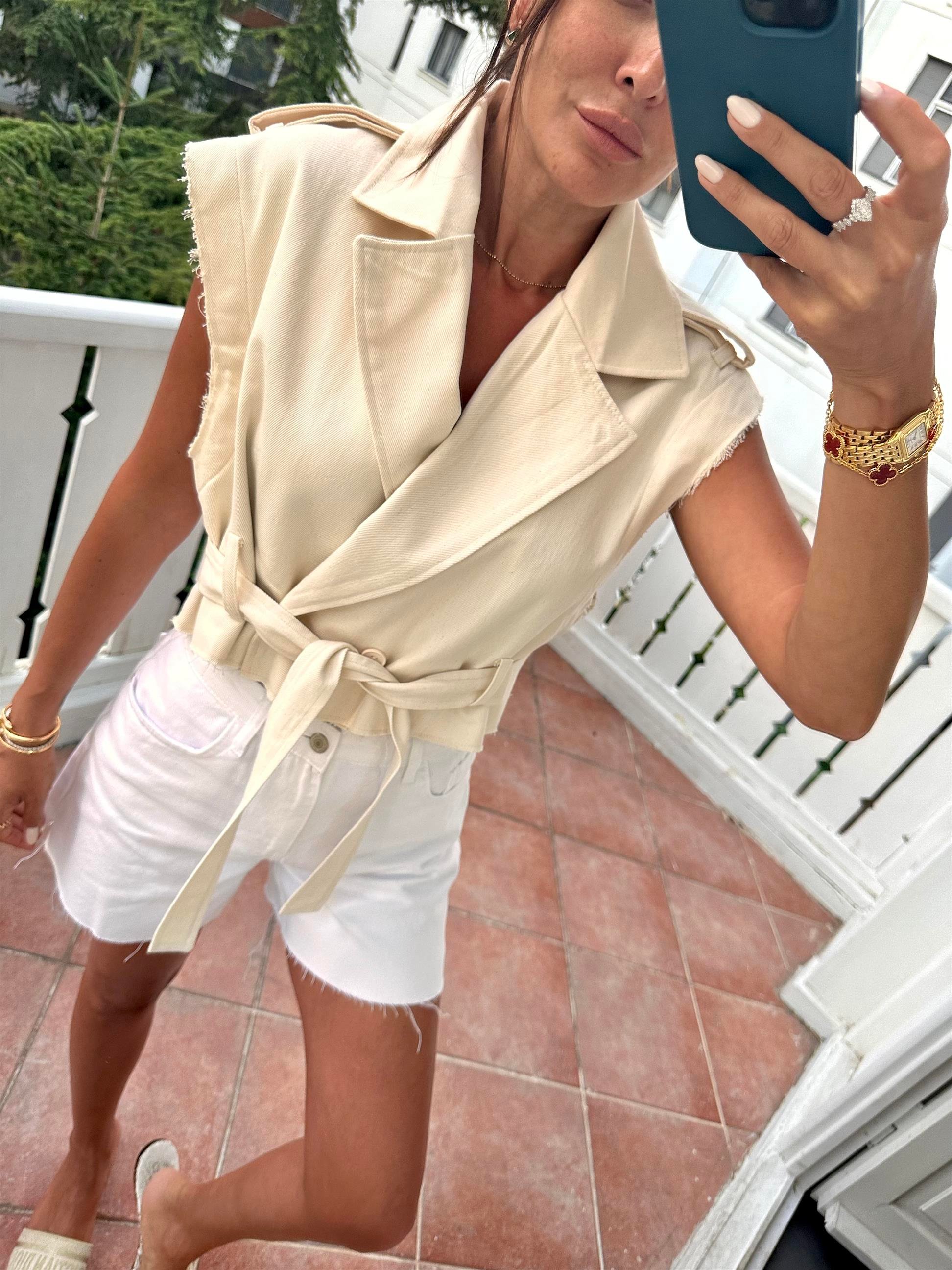 Krem  Kolları Ayrılabilir Kuşaklı Ceket