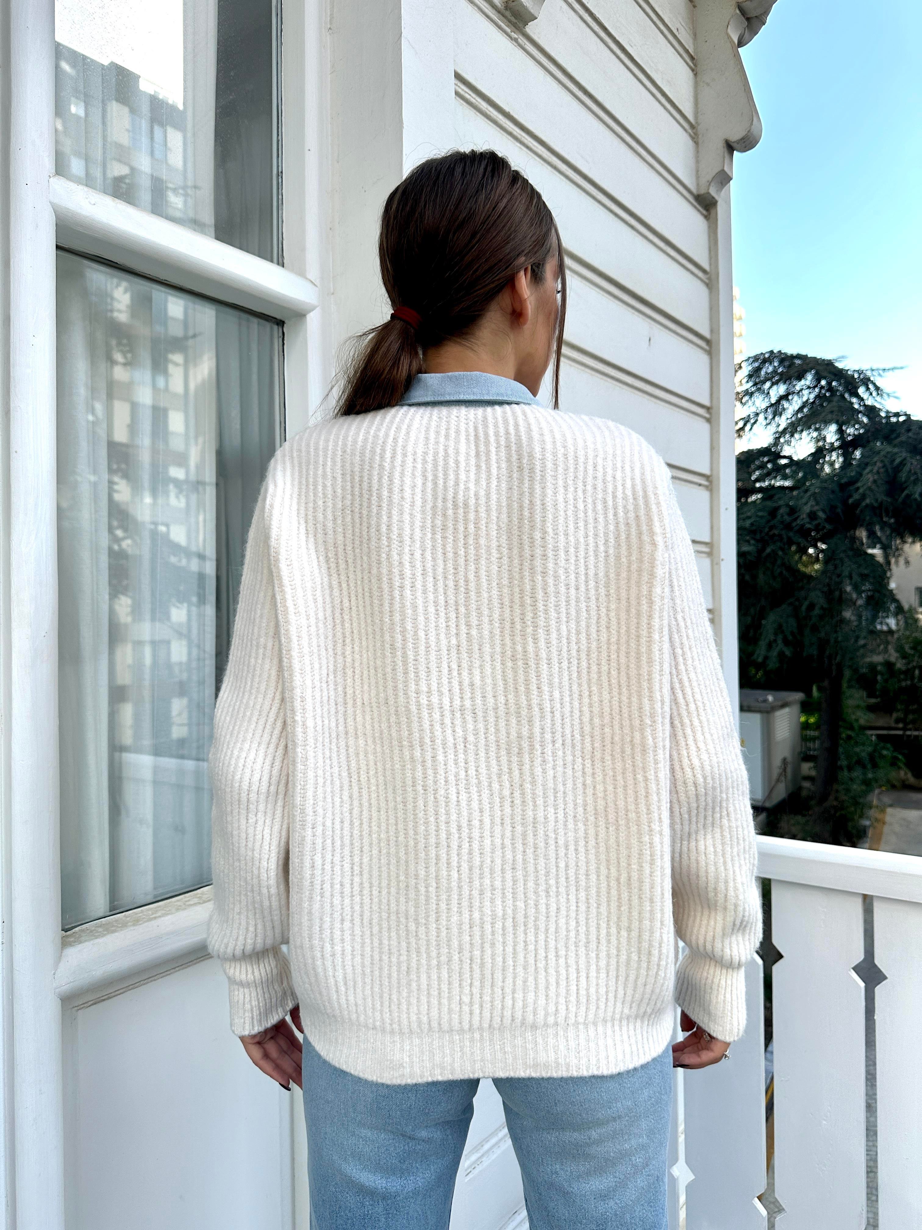 Krem Kotlu Çıtçıtlı Hırka