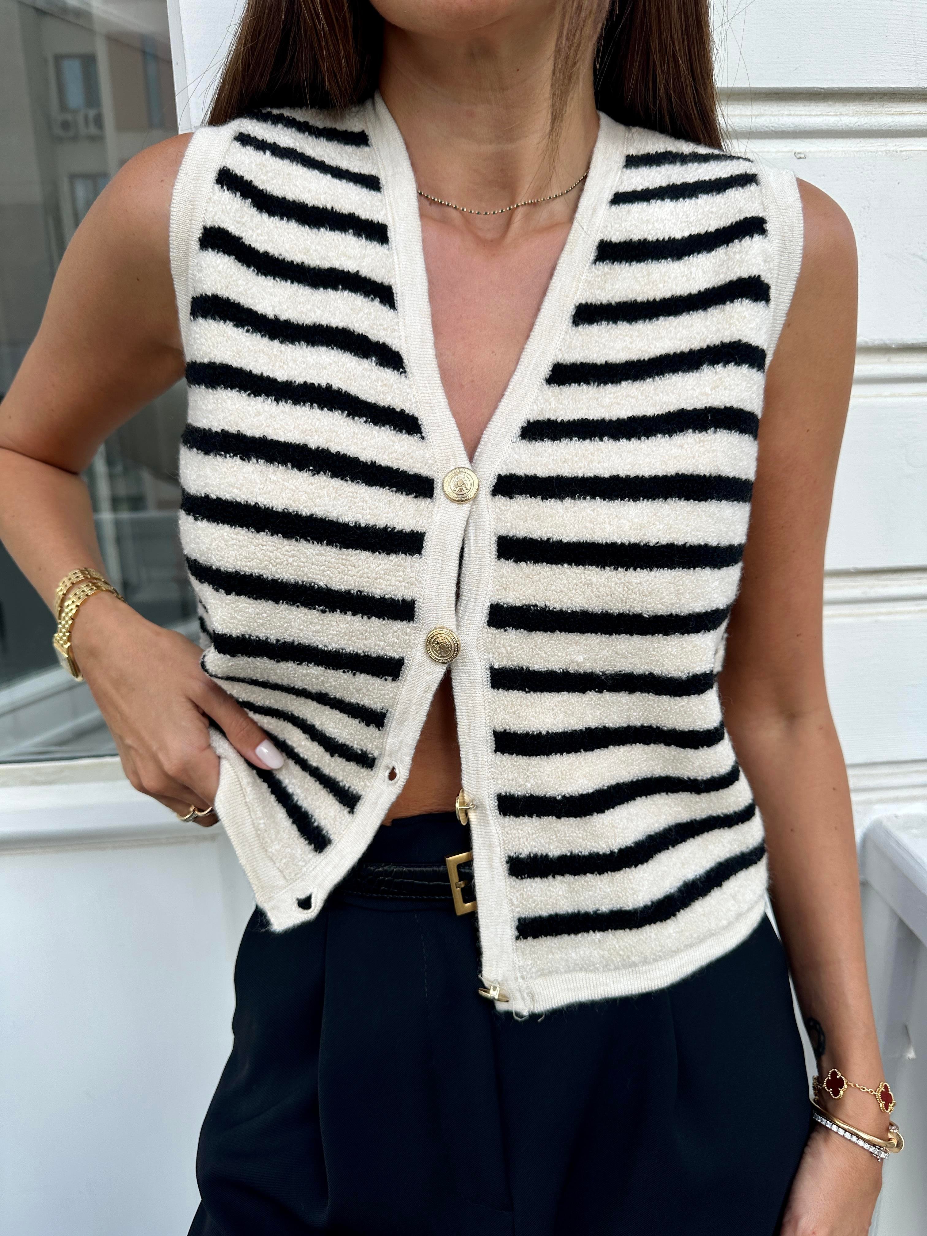 Krem V Yaka Havlu Desen Hırka