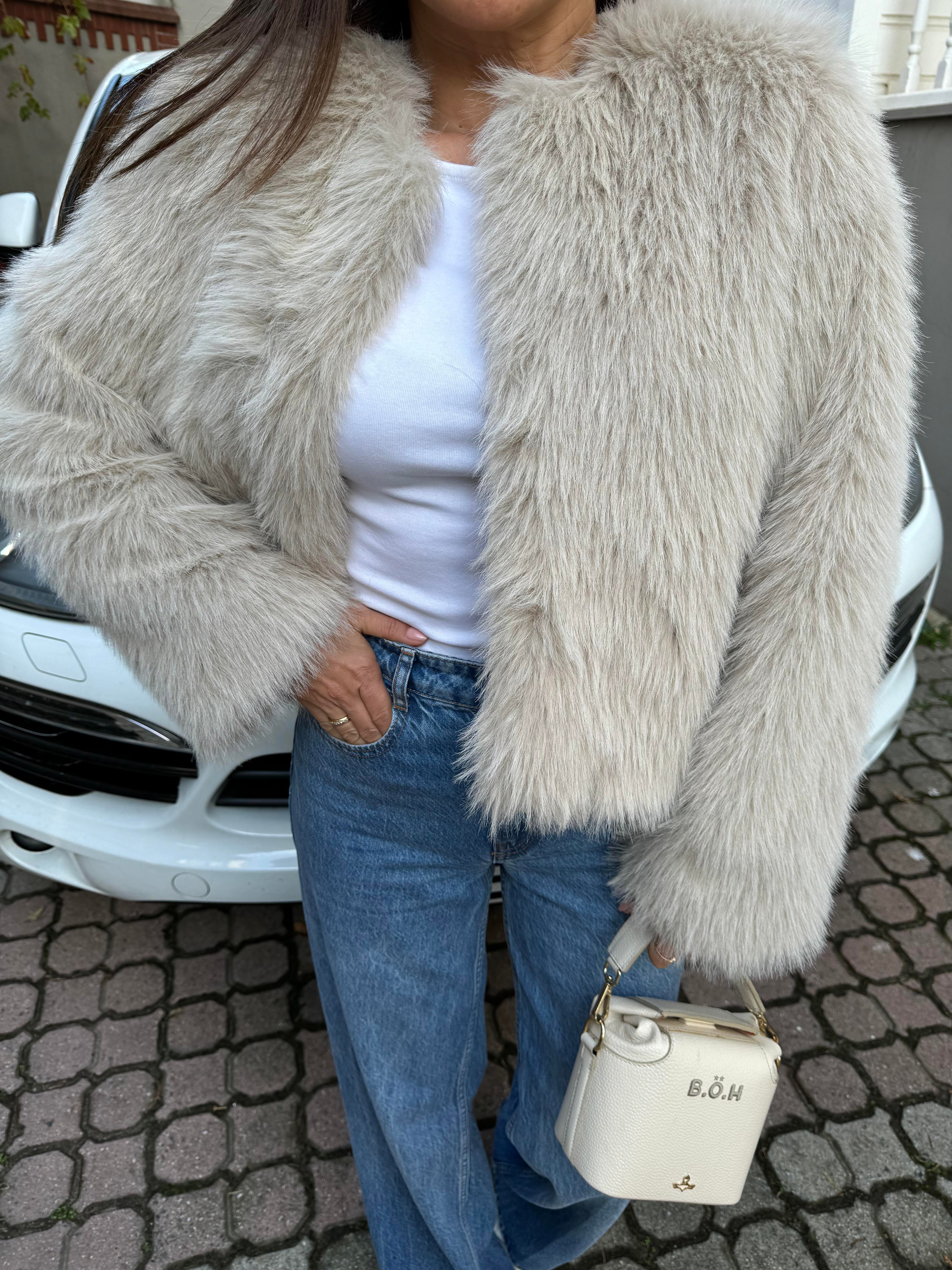 Krem Yakasız Kürk Ceket