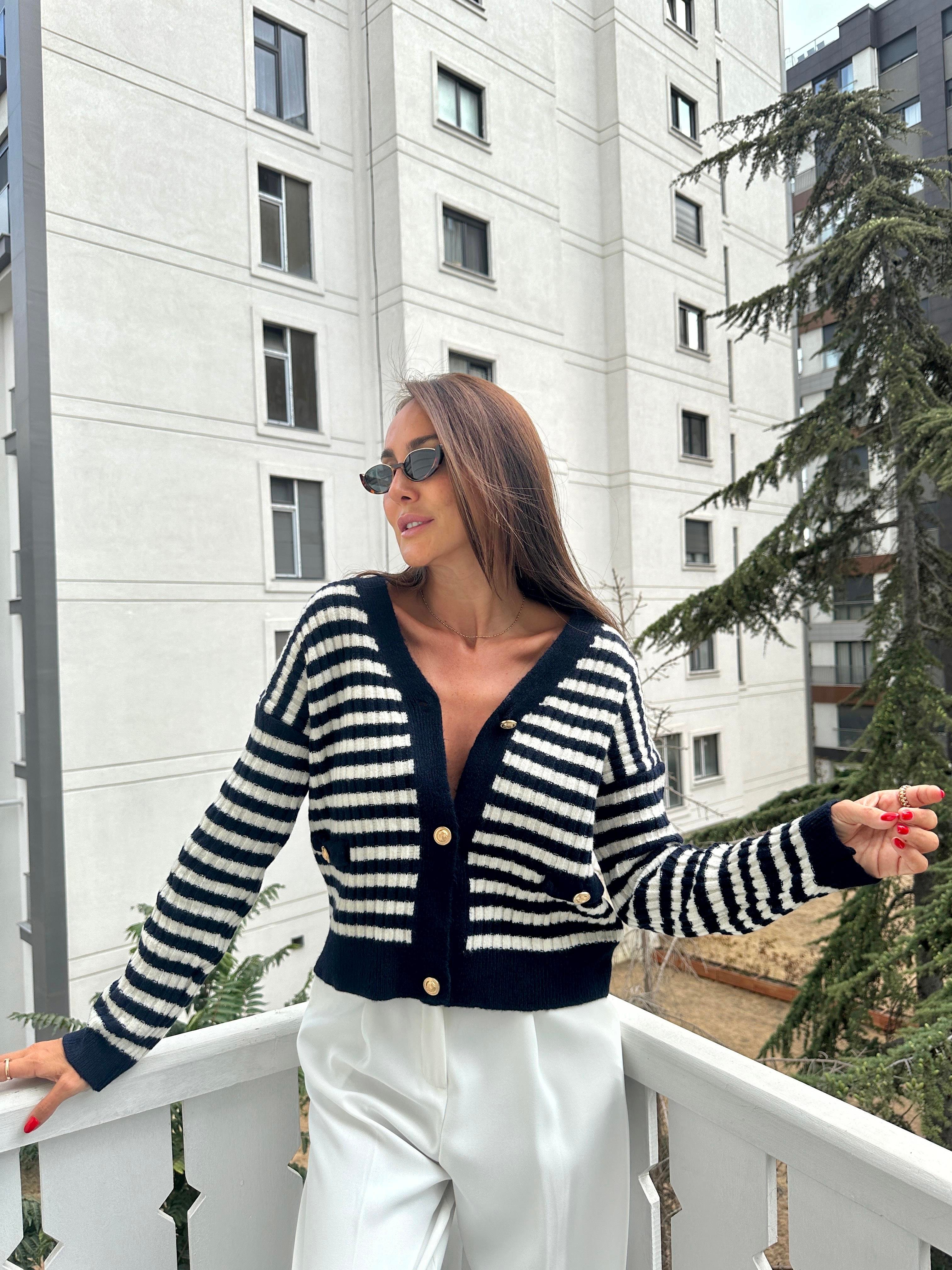 Lacivert Çizgili Düğmeli Hırka