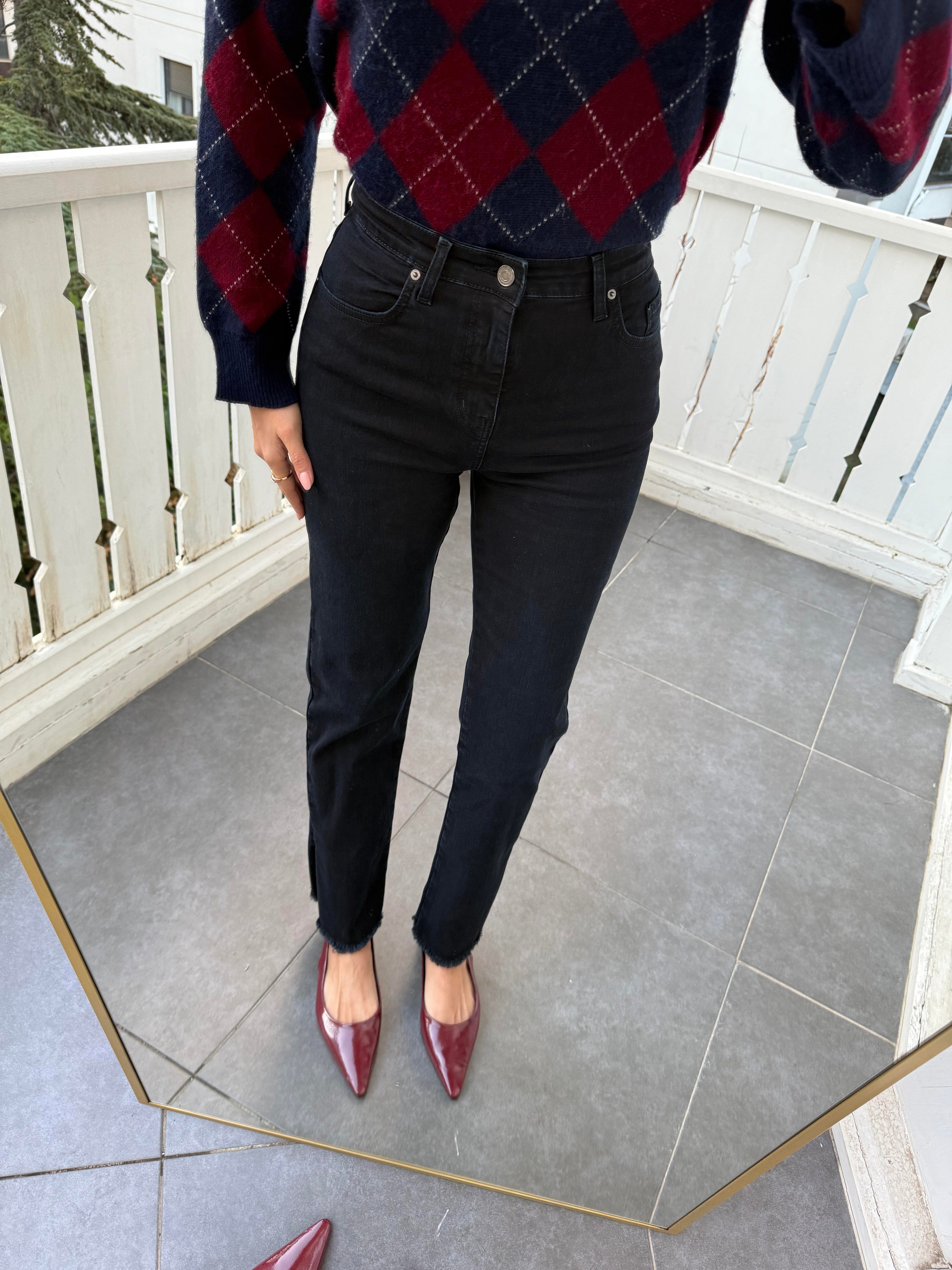 Lacivert Paçası Püsküllü ve Yırtmaçlı Jean Pantolon