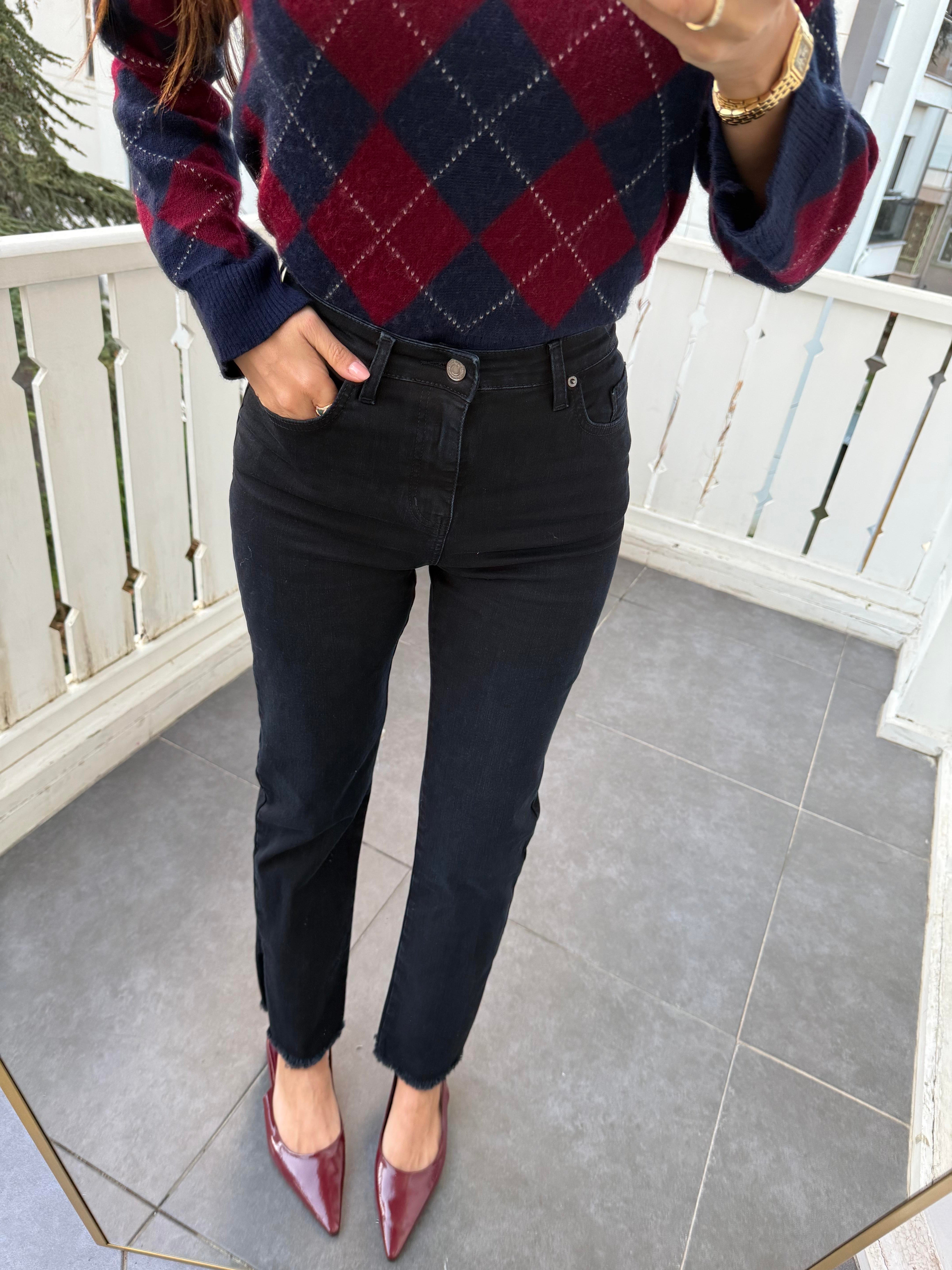 Lacivert Paçası Püsküllü ve Yırtmaçlı Jean Pantolon