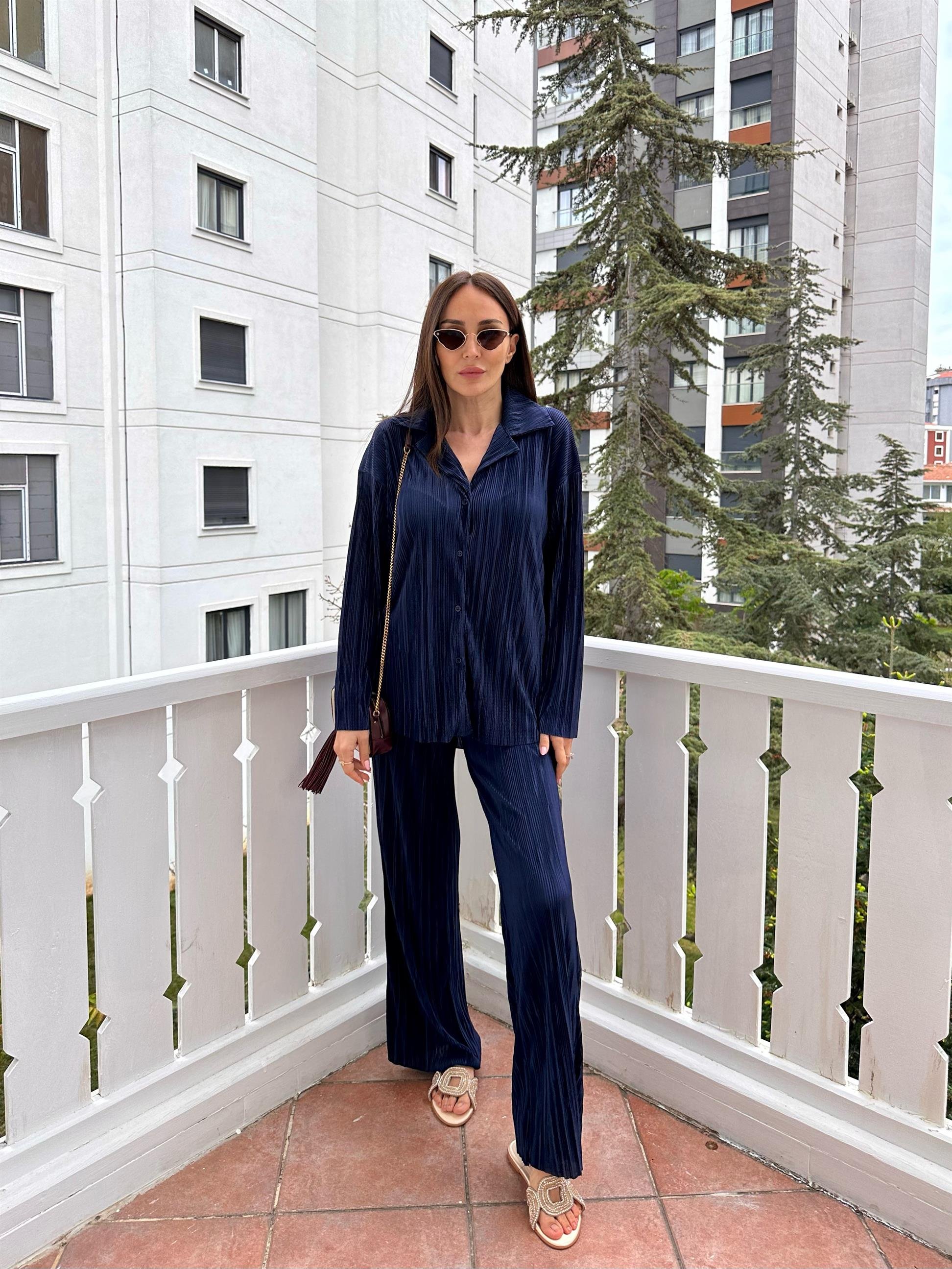 Lacivert  Piliseli Takım