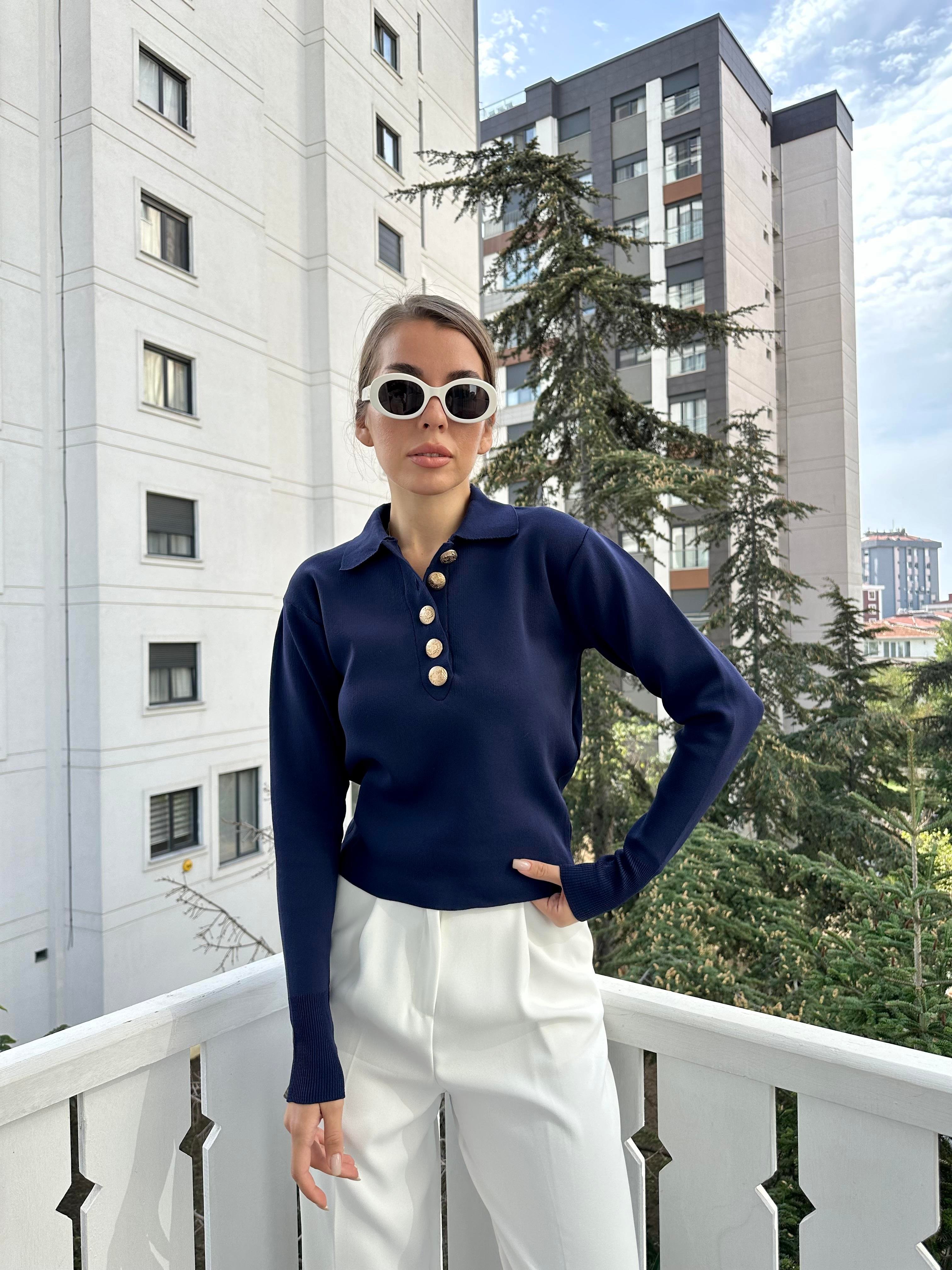 Lacivert Polo Yaka Altın Düğme Triko