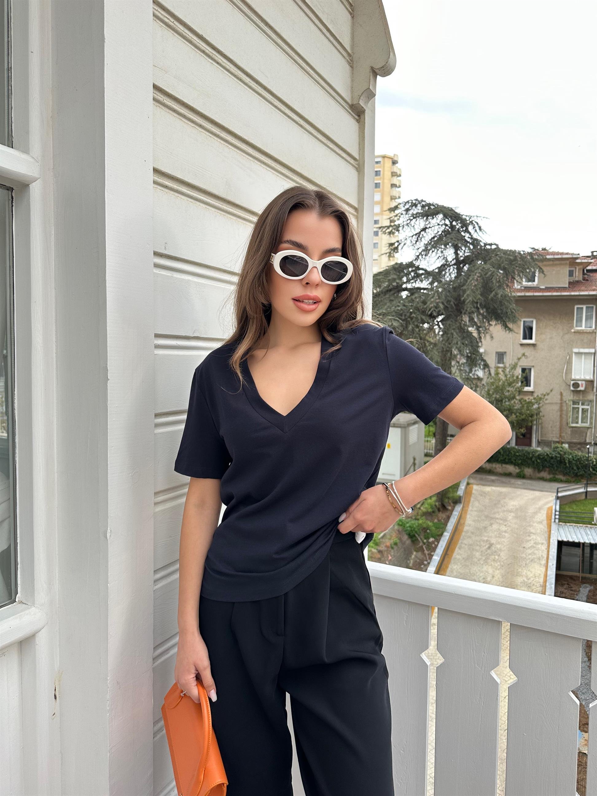 Lacivert V Yaka Basic Tişört