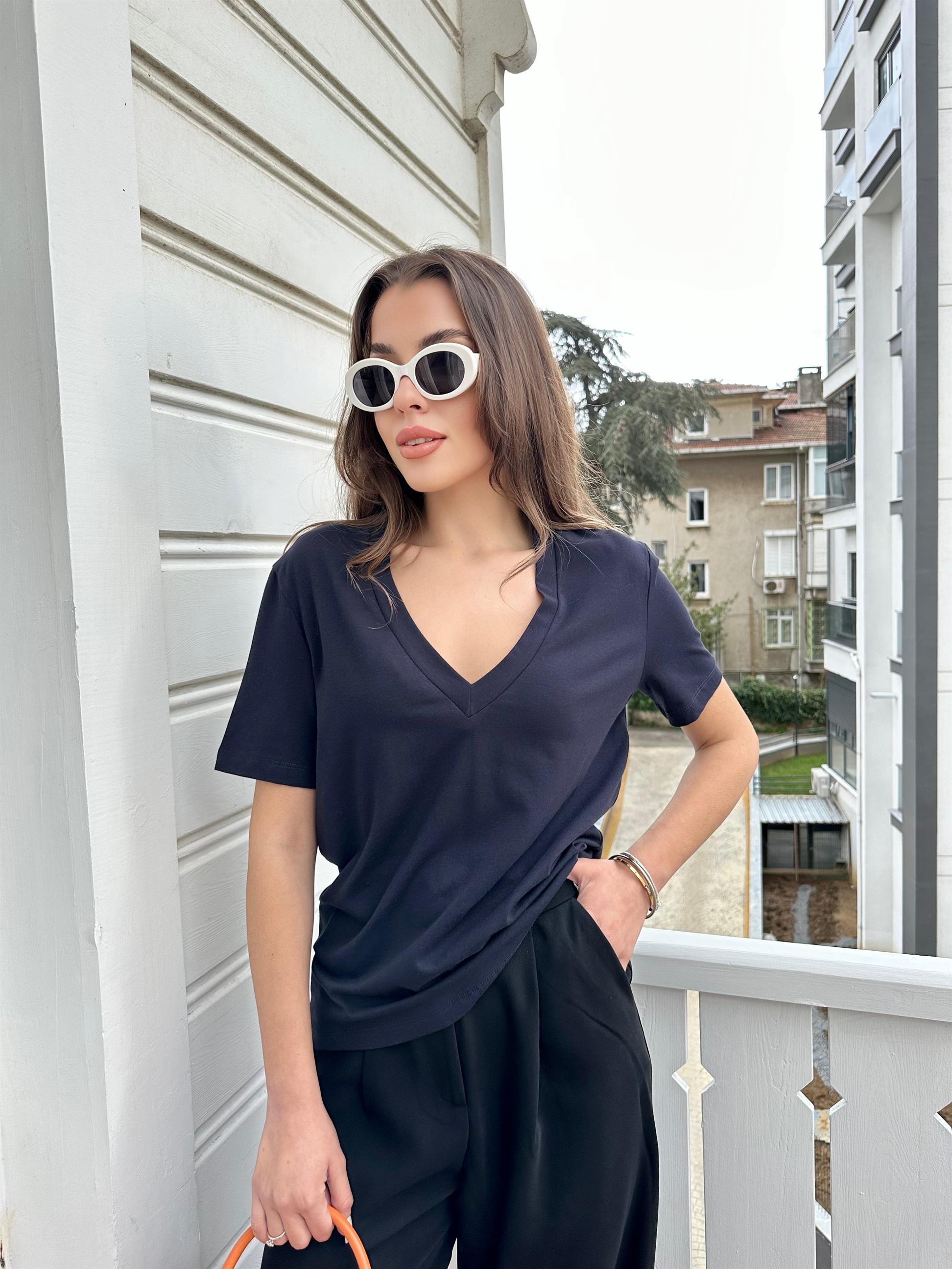 Lacivert V Yaka Basic Tişört