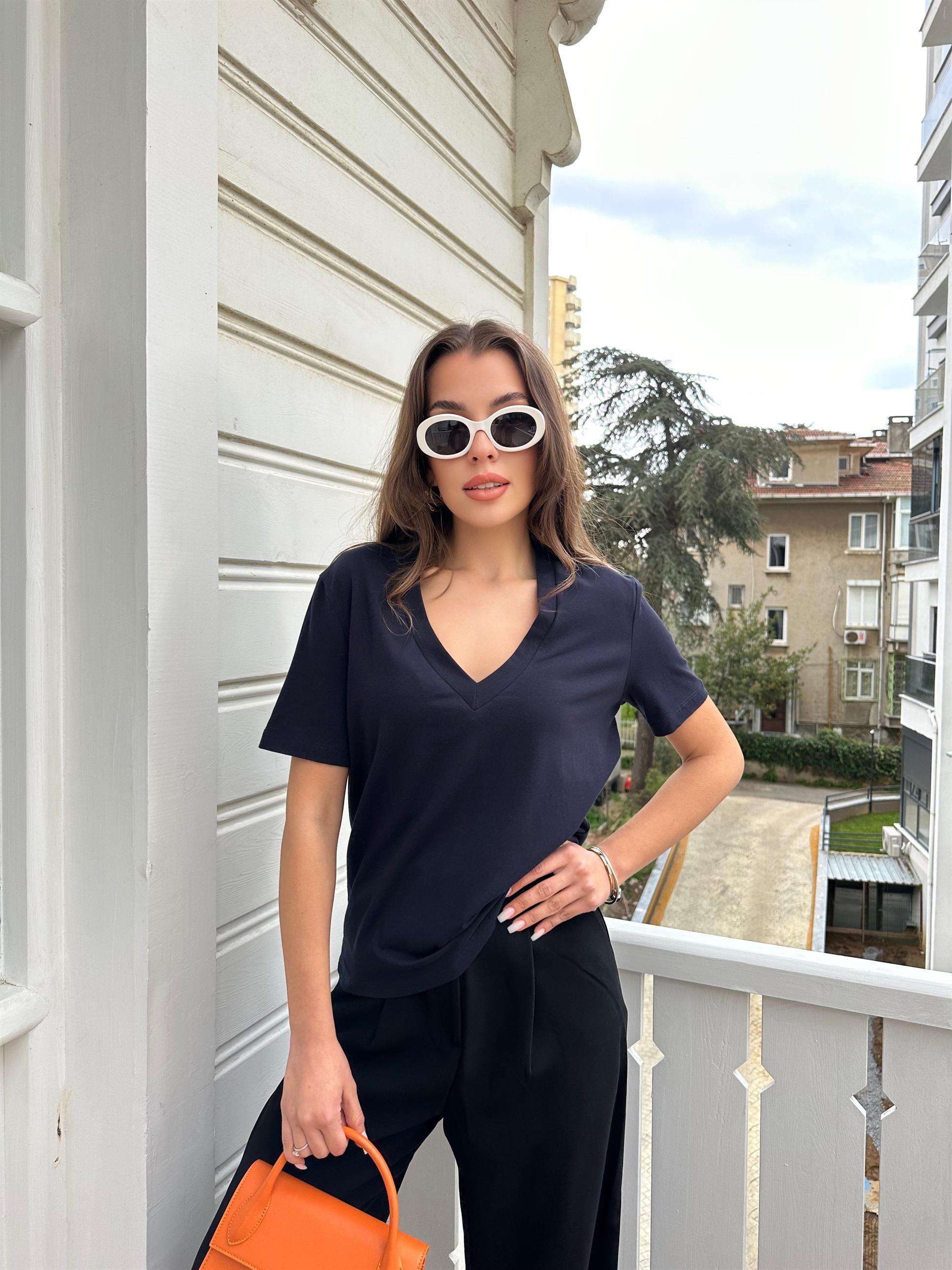Lacivert V Yaka Basic Tişört