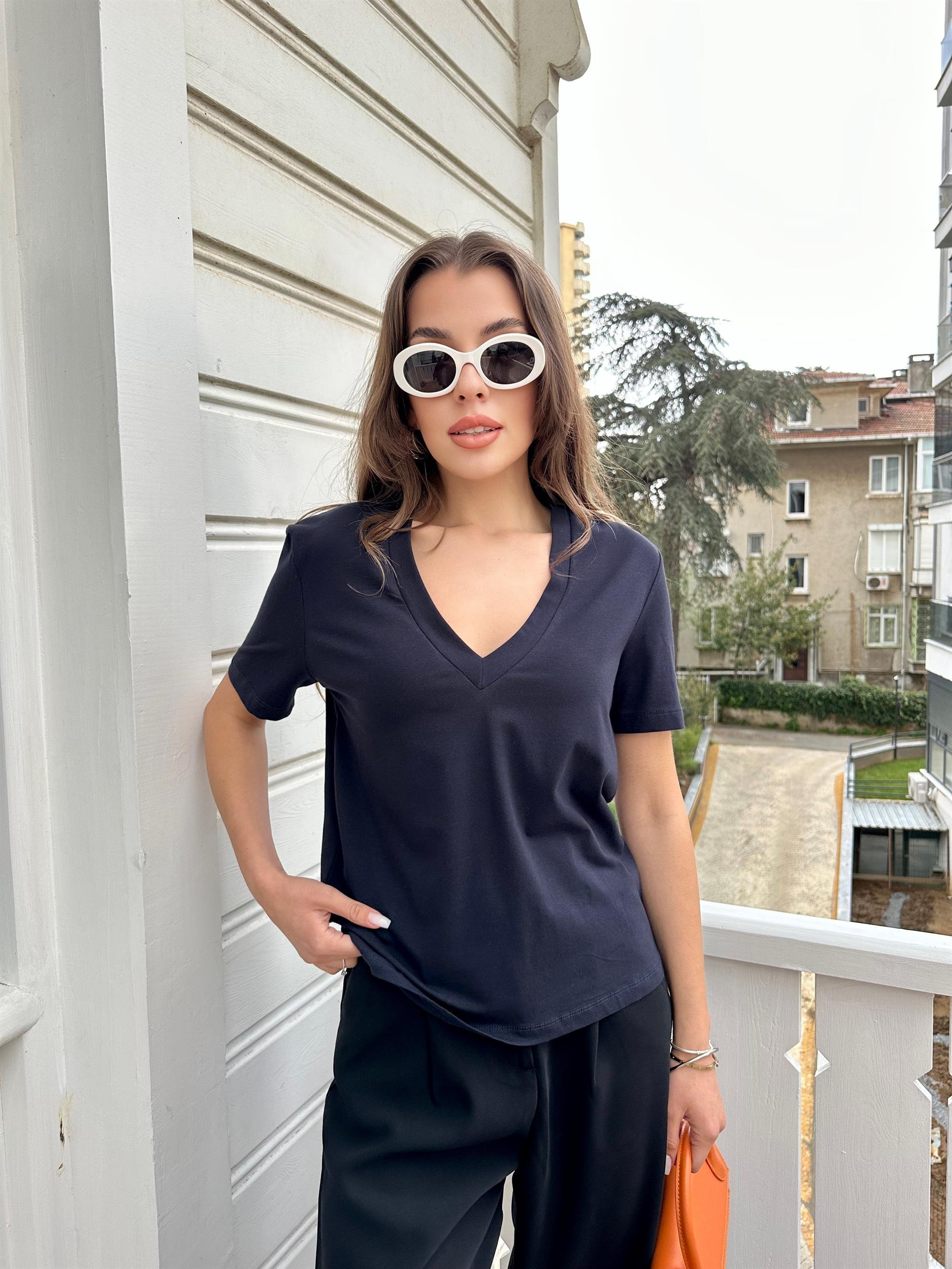 Lacivert V Yaka Basic Tişört