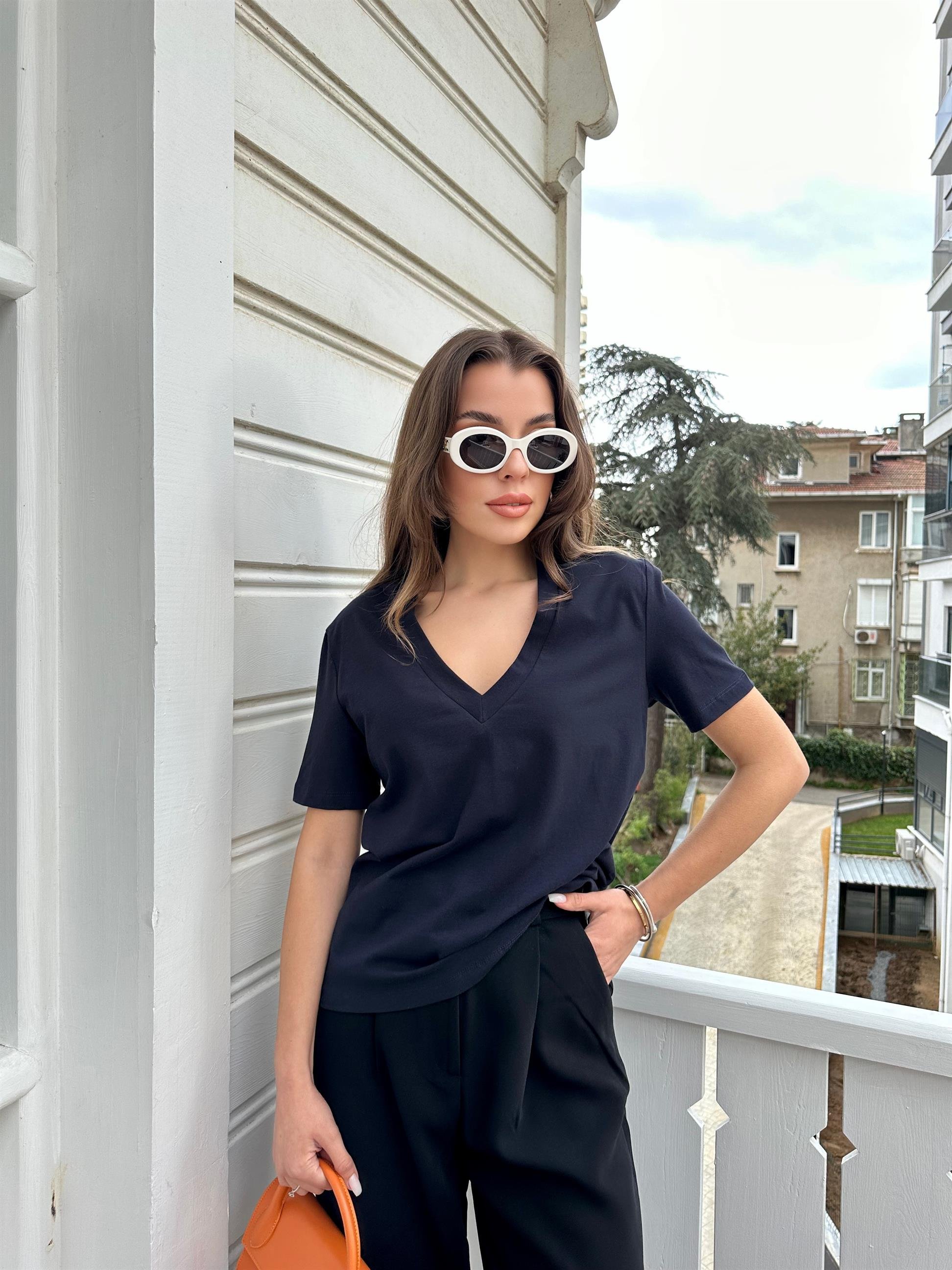 Lacivert V Yaka Basic Tişört