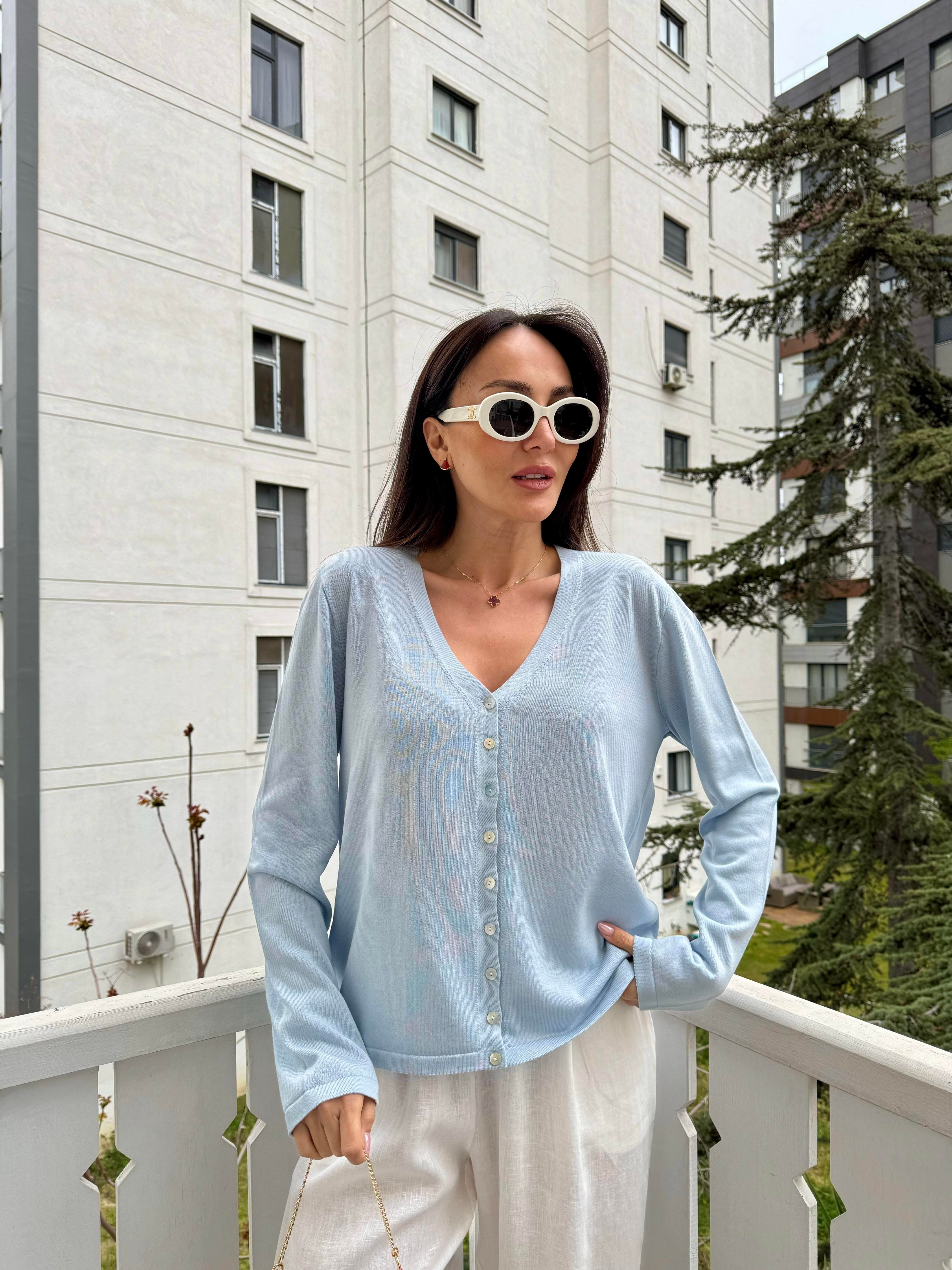 Mavi 9 Düğmeli Hırka