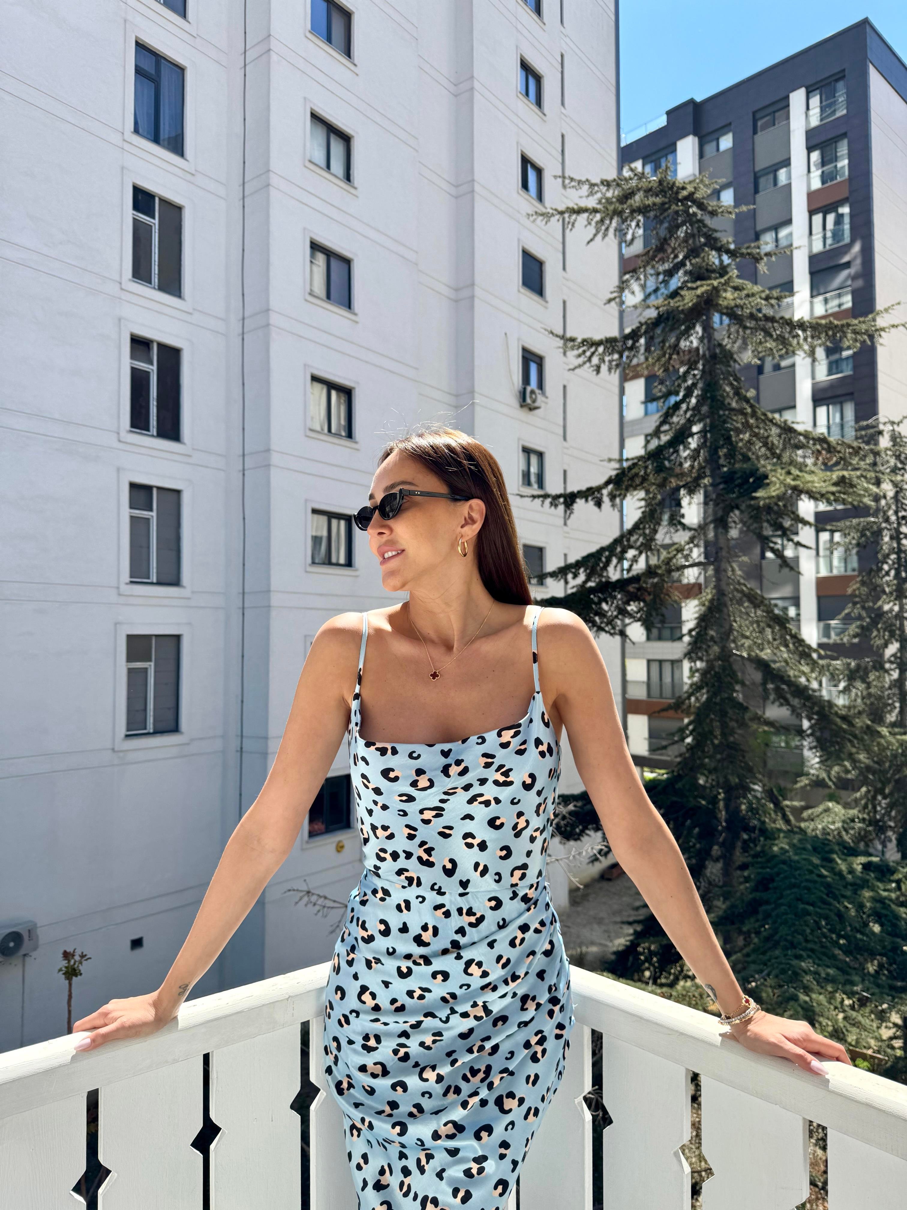 Mavi Leopar Drapeli Saten Elbise