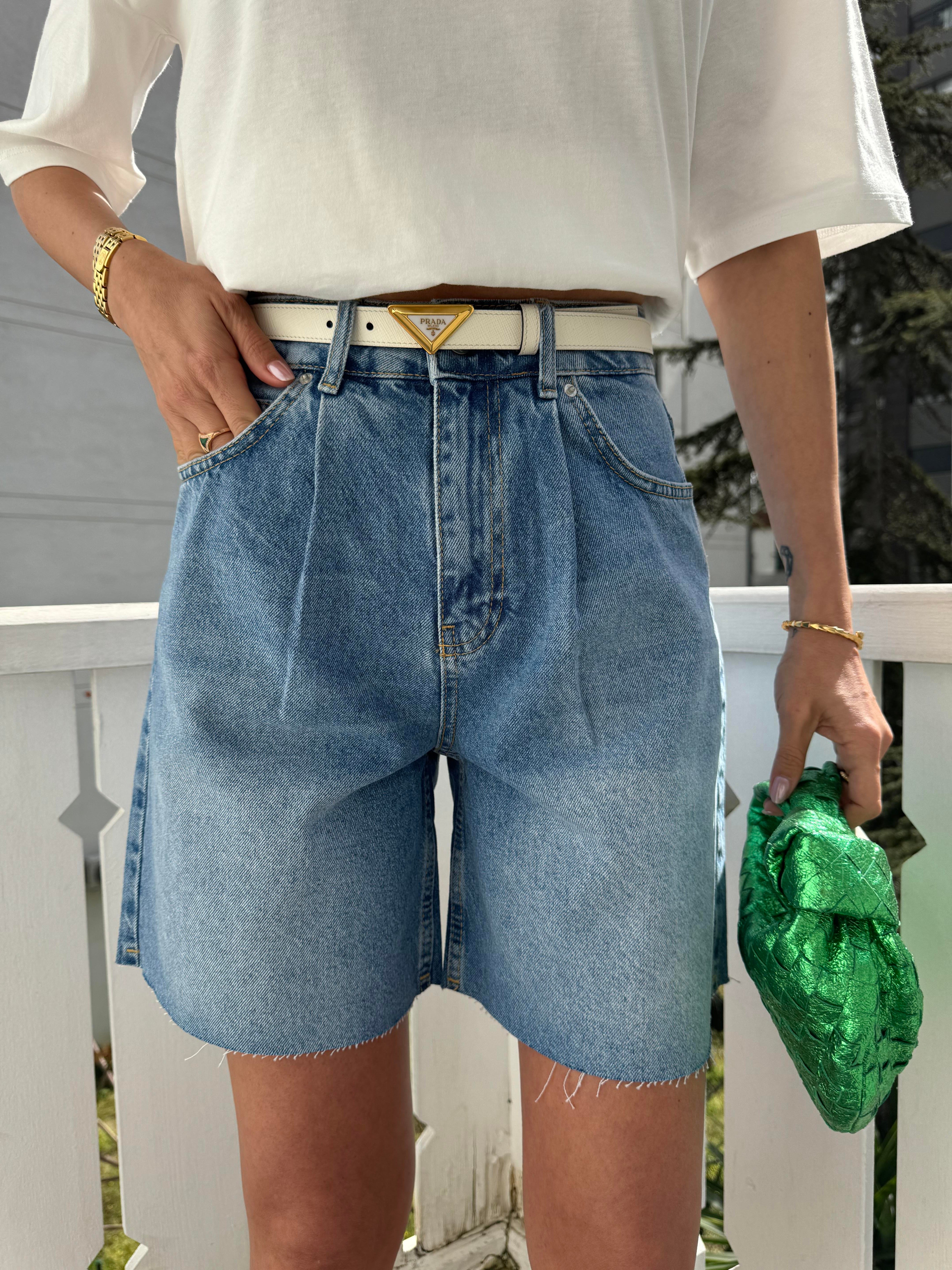Mavi Önü Pileli Bermuda Şort