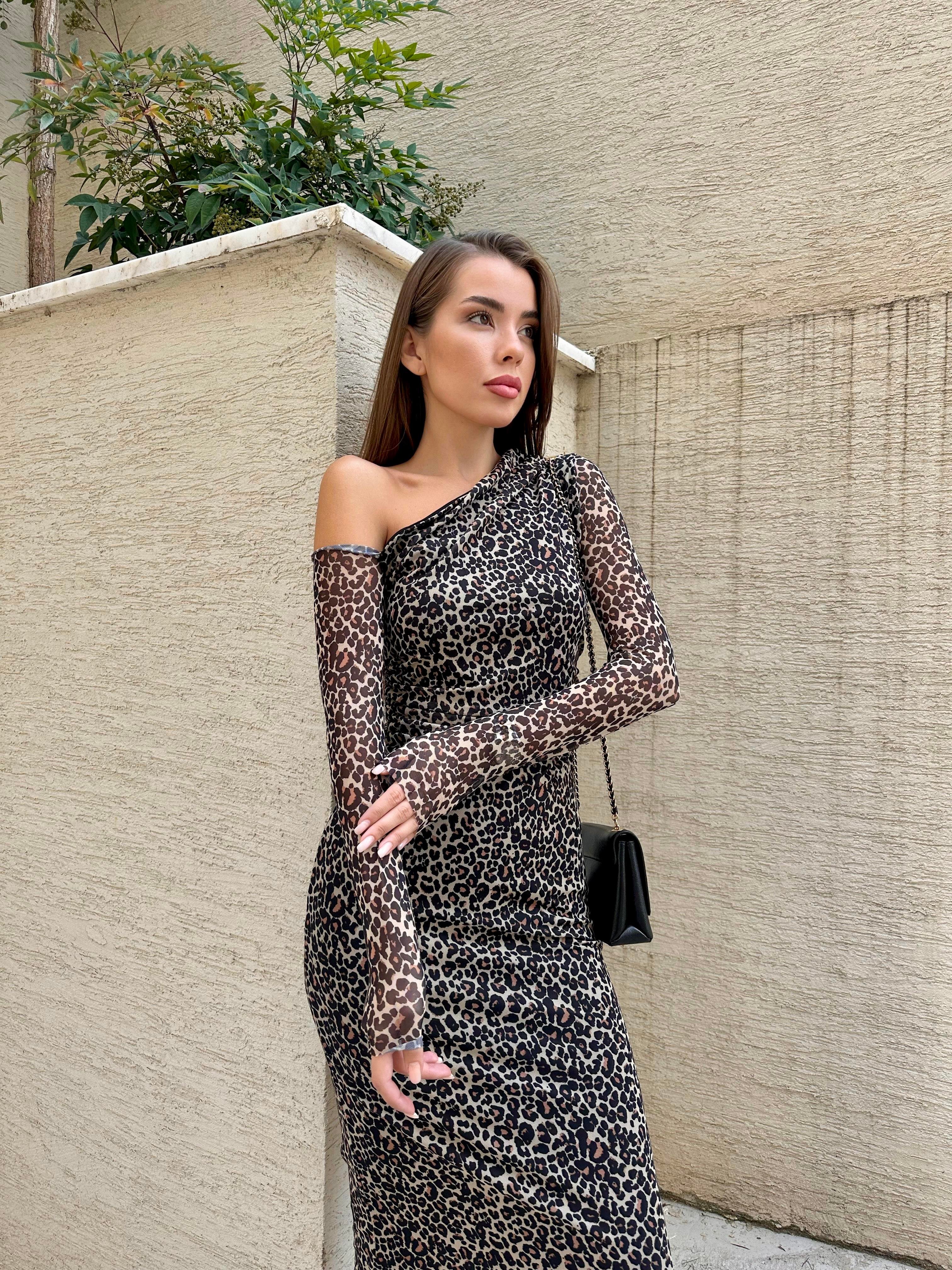 Omzu Açık Leopar Elbise