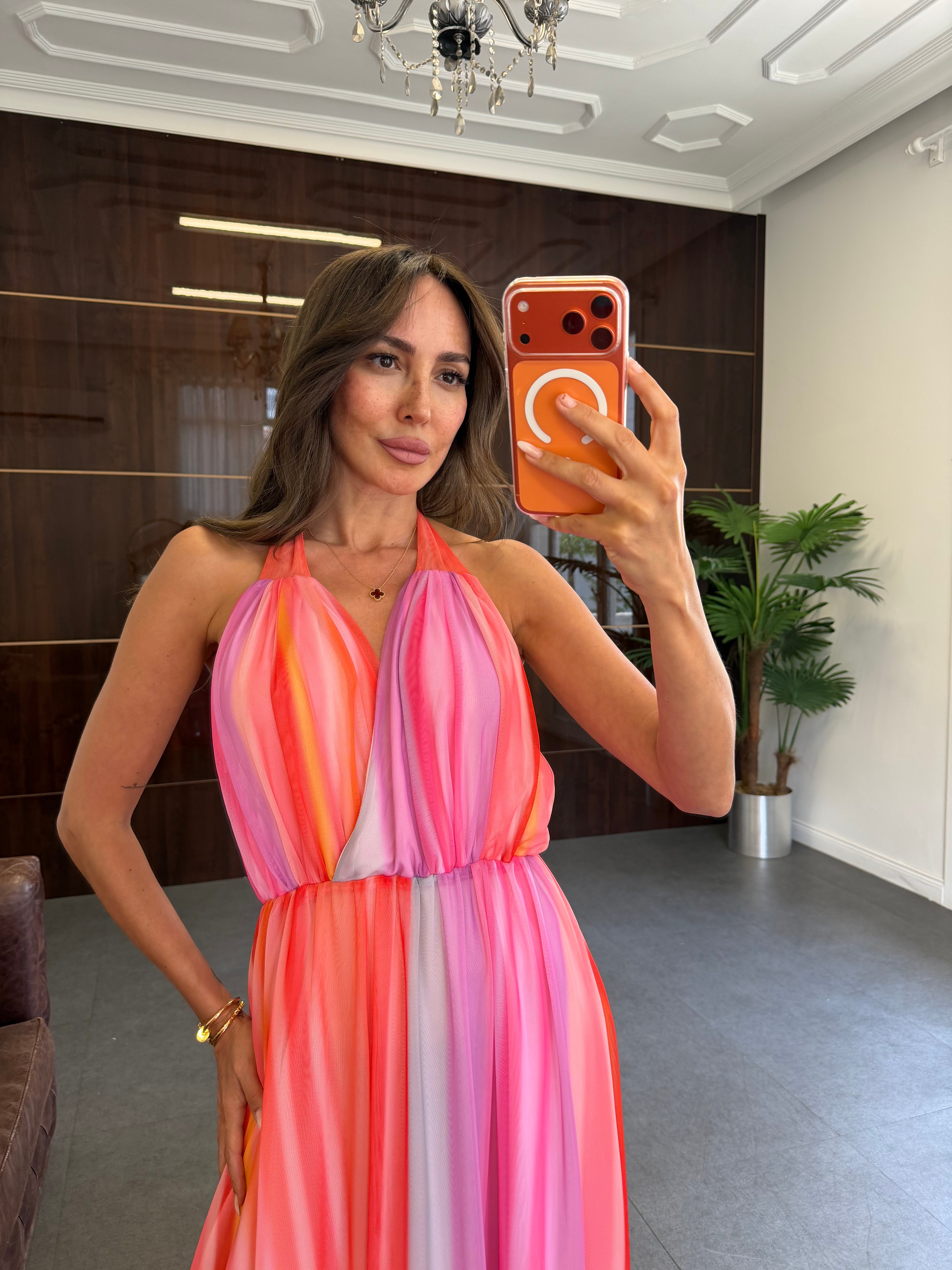 Pembe Sırt Açık Uzun Elbise