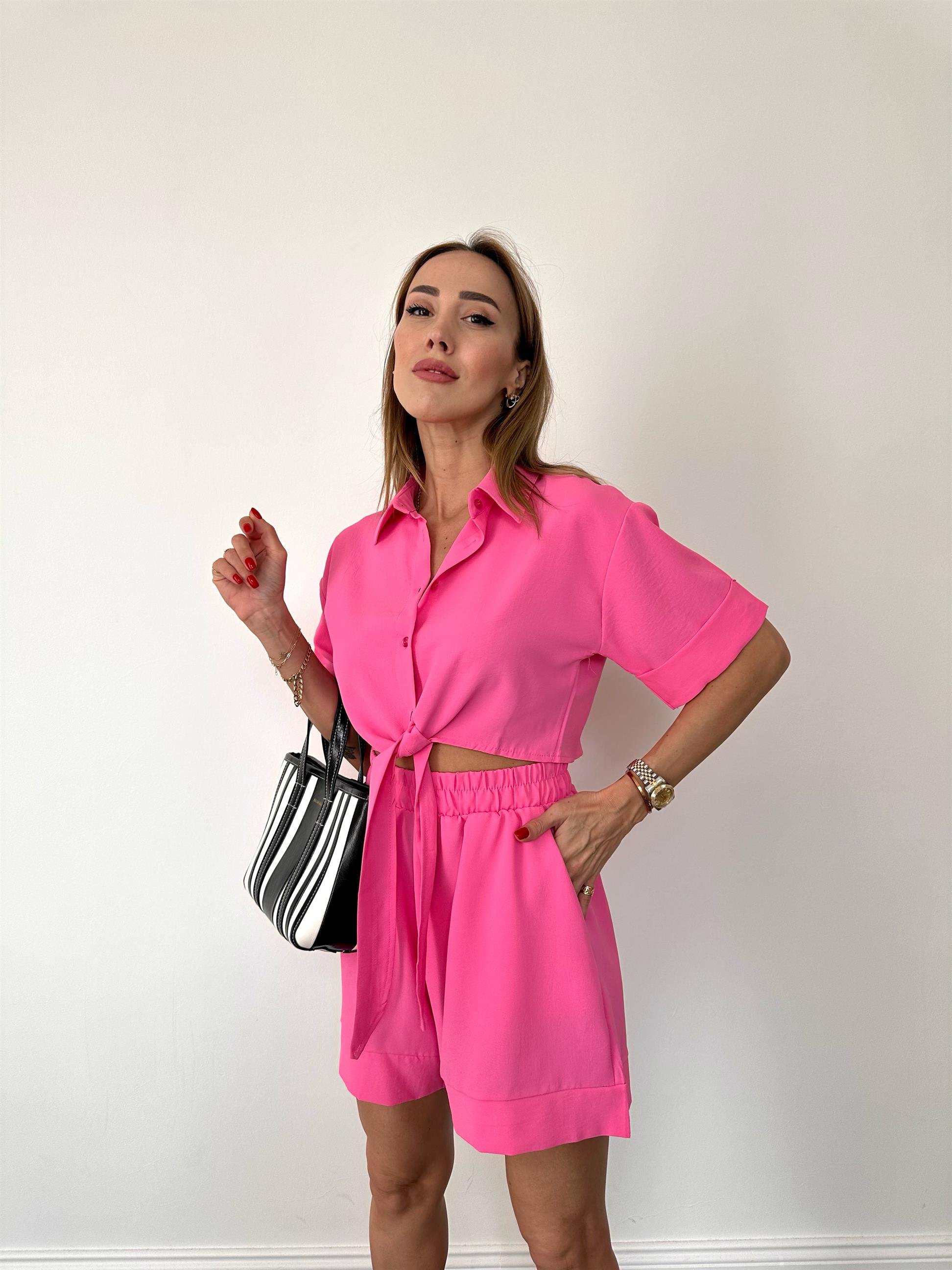 Pembe  Şortlu Takım