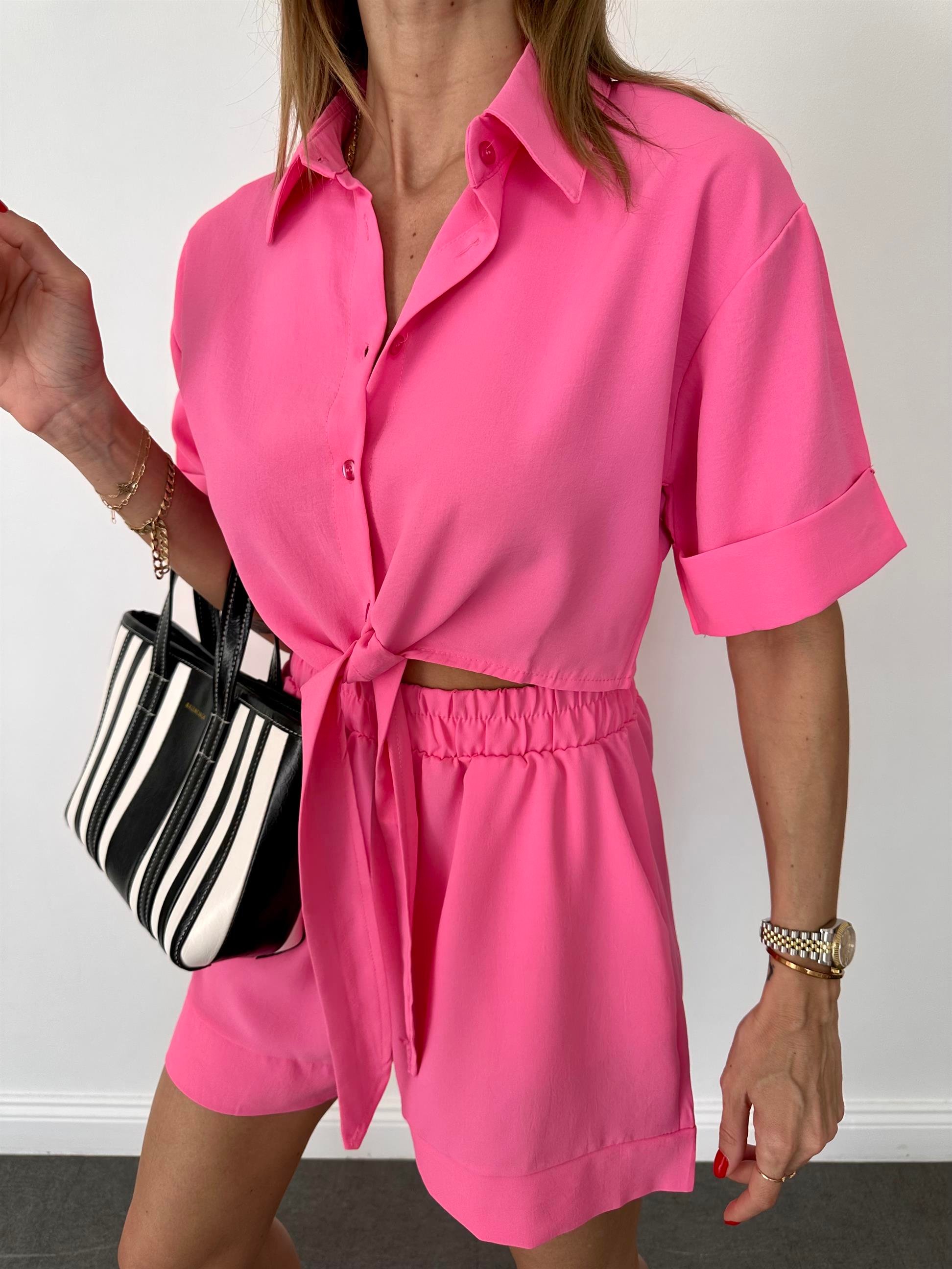 Pembe  Şortlu Takım