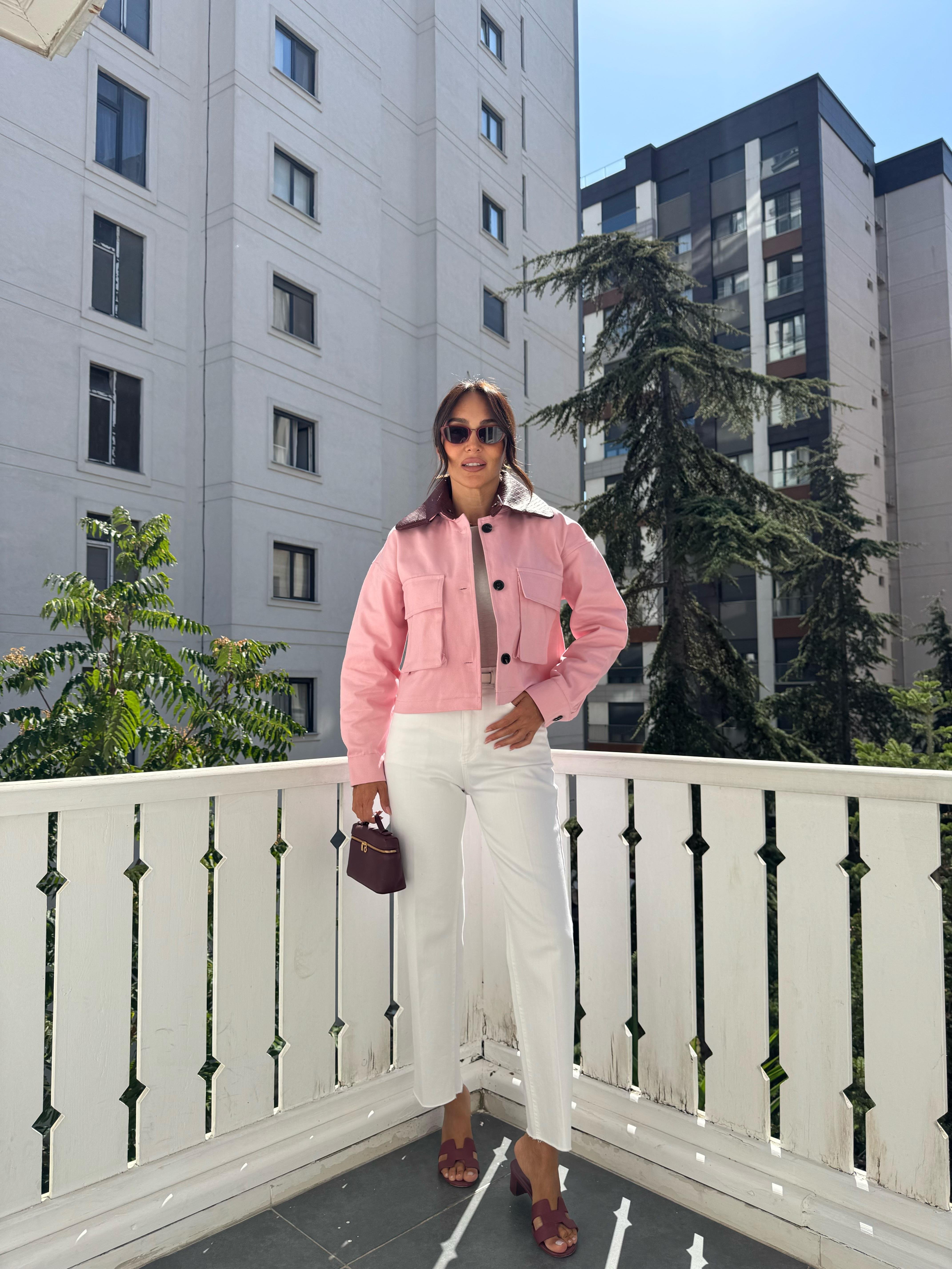 Pembe Yakası Derili Gabardin Ceket