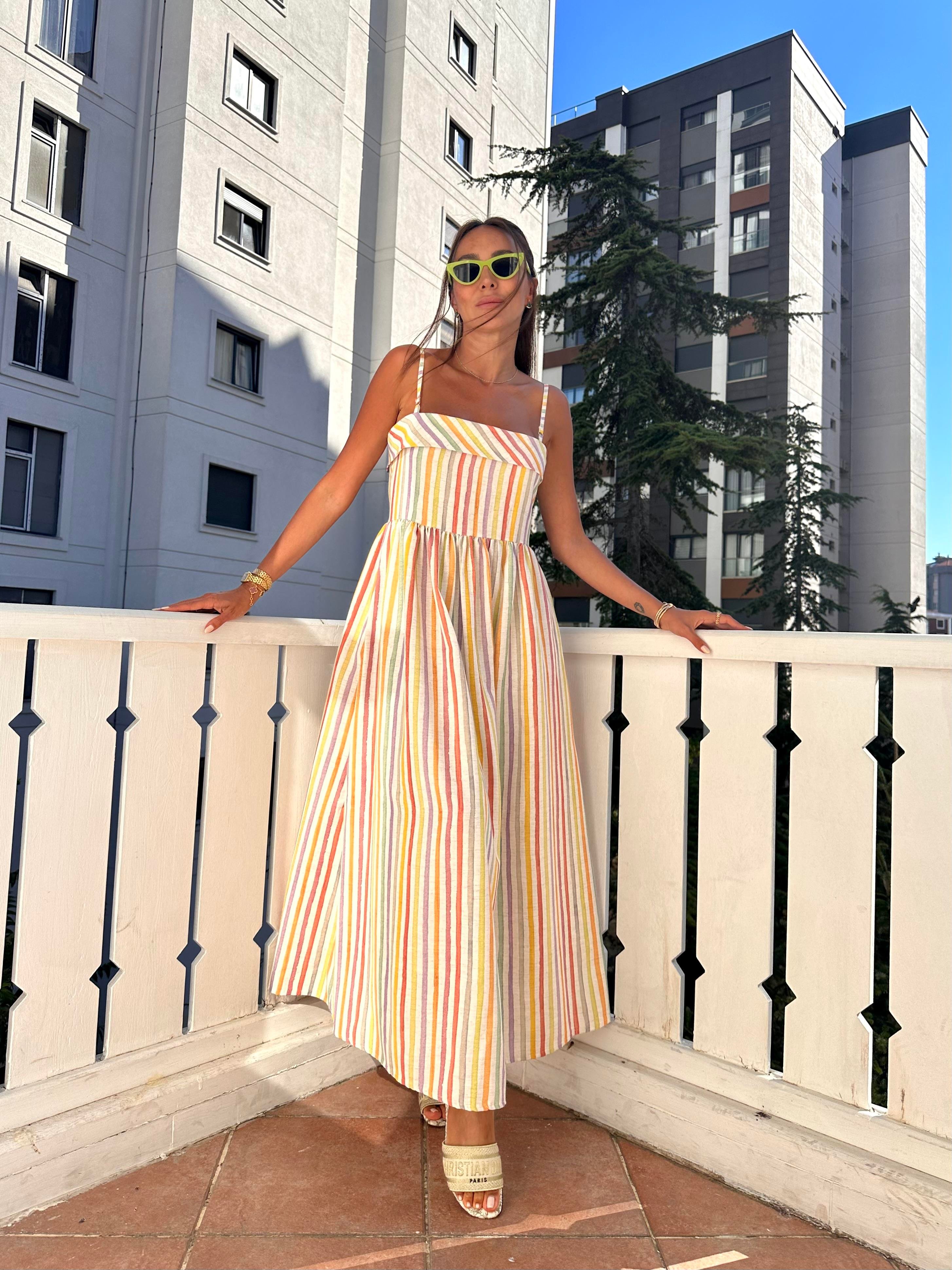 Renkli Askılı Uzun Elbise