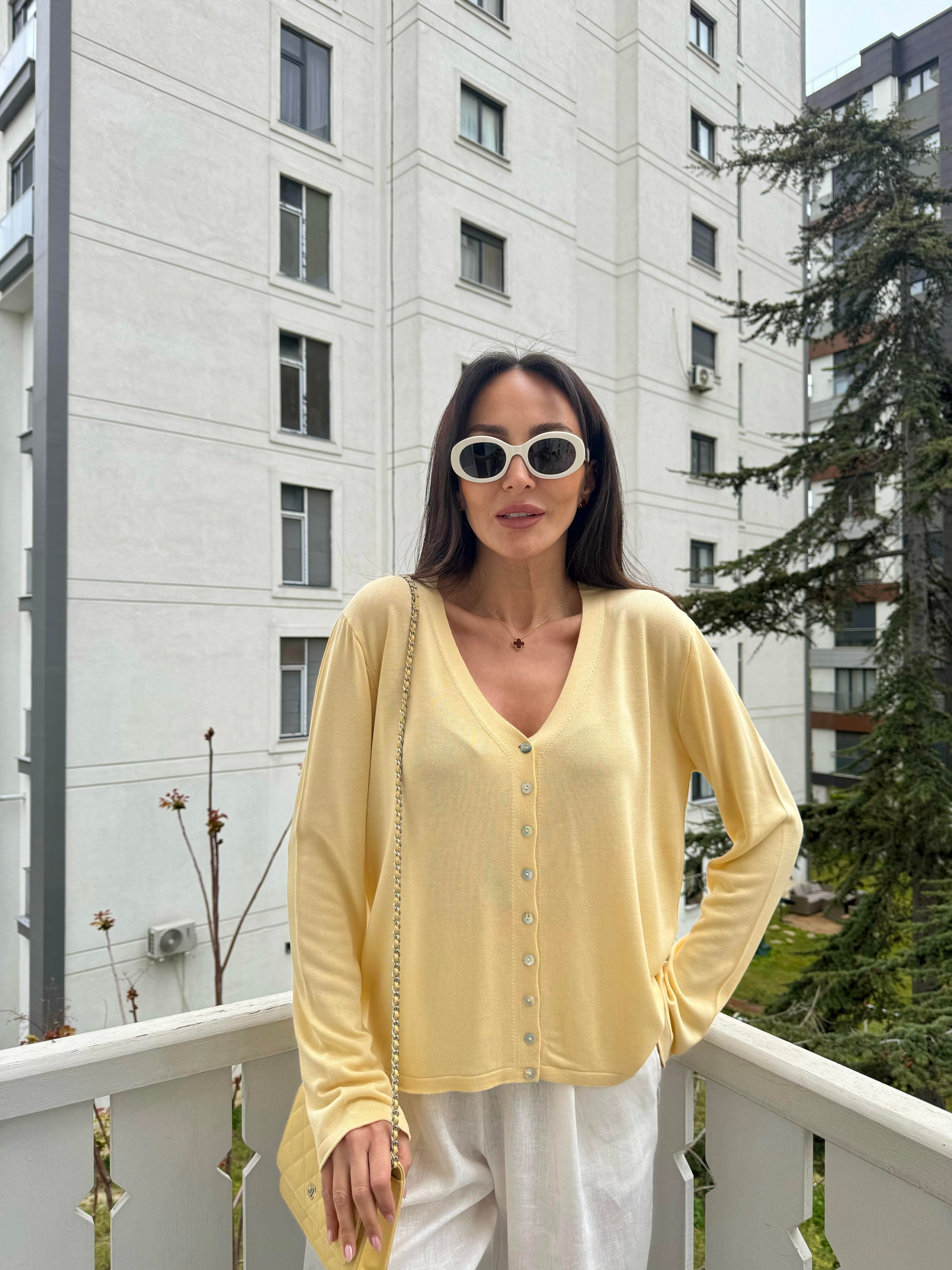 Sarı 9 Düğmeli Hırka