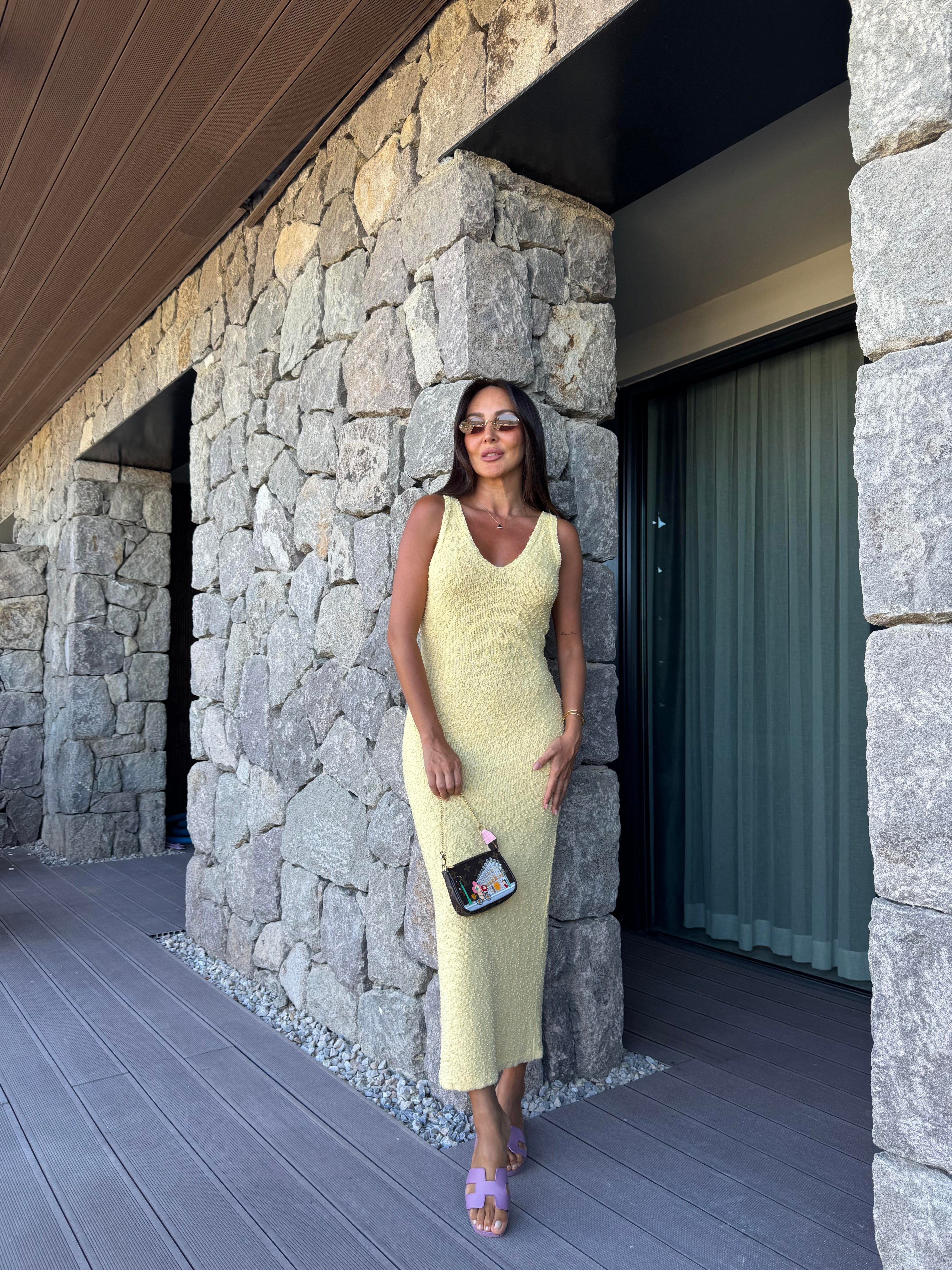 Sarı V Yaka Uzun Örme Elbise