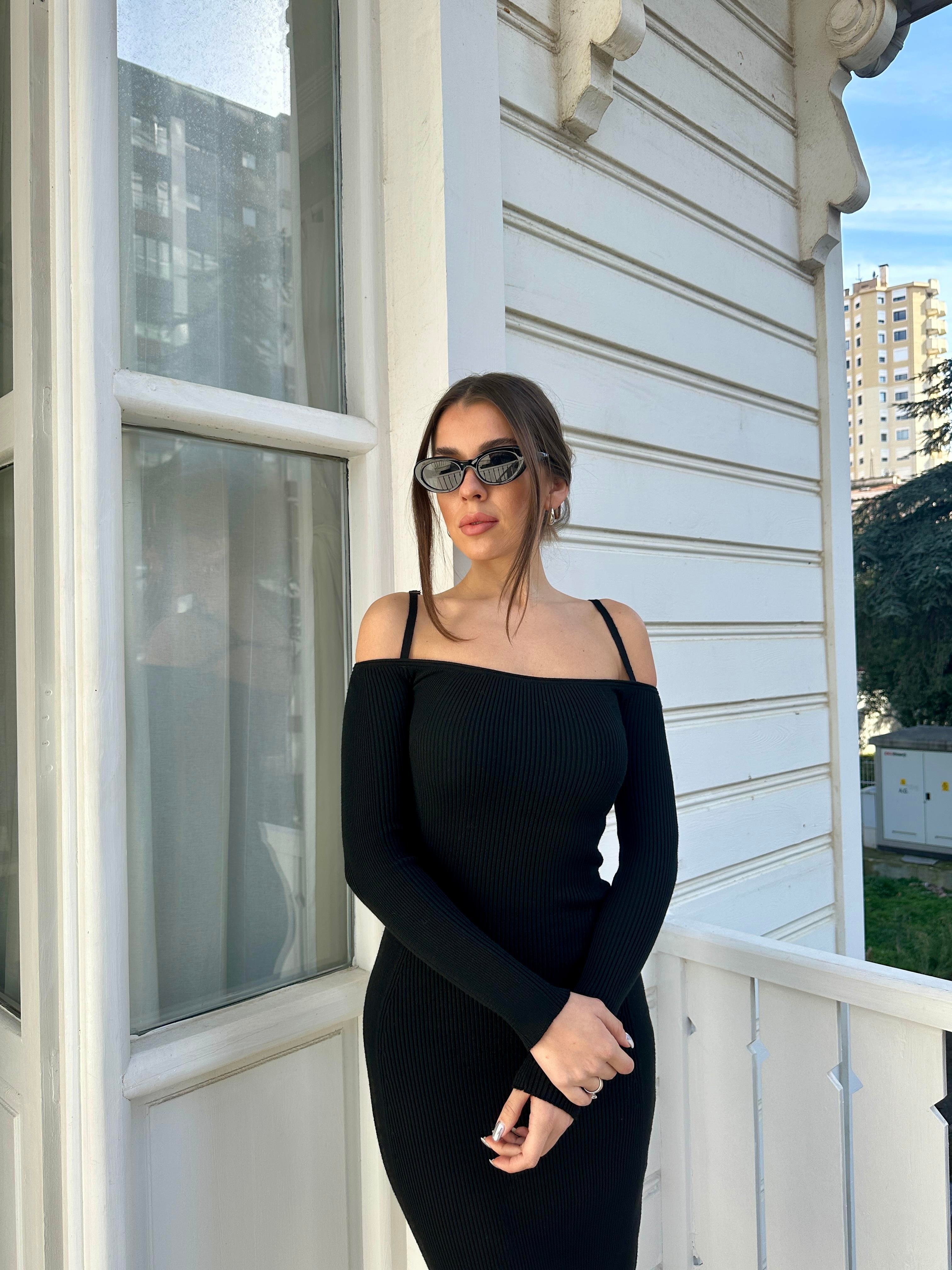 Siyah Aksesuar Detay Triko Elbise