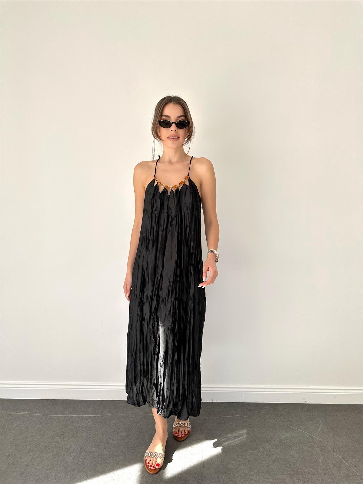 Siyah  Aksesuar Tasarımlı Elbise