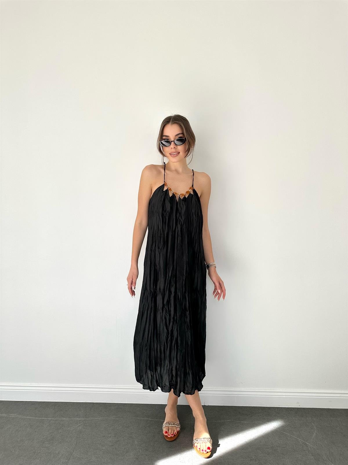 Siyah  Aksesuar Tasarımlı Elbise