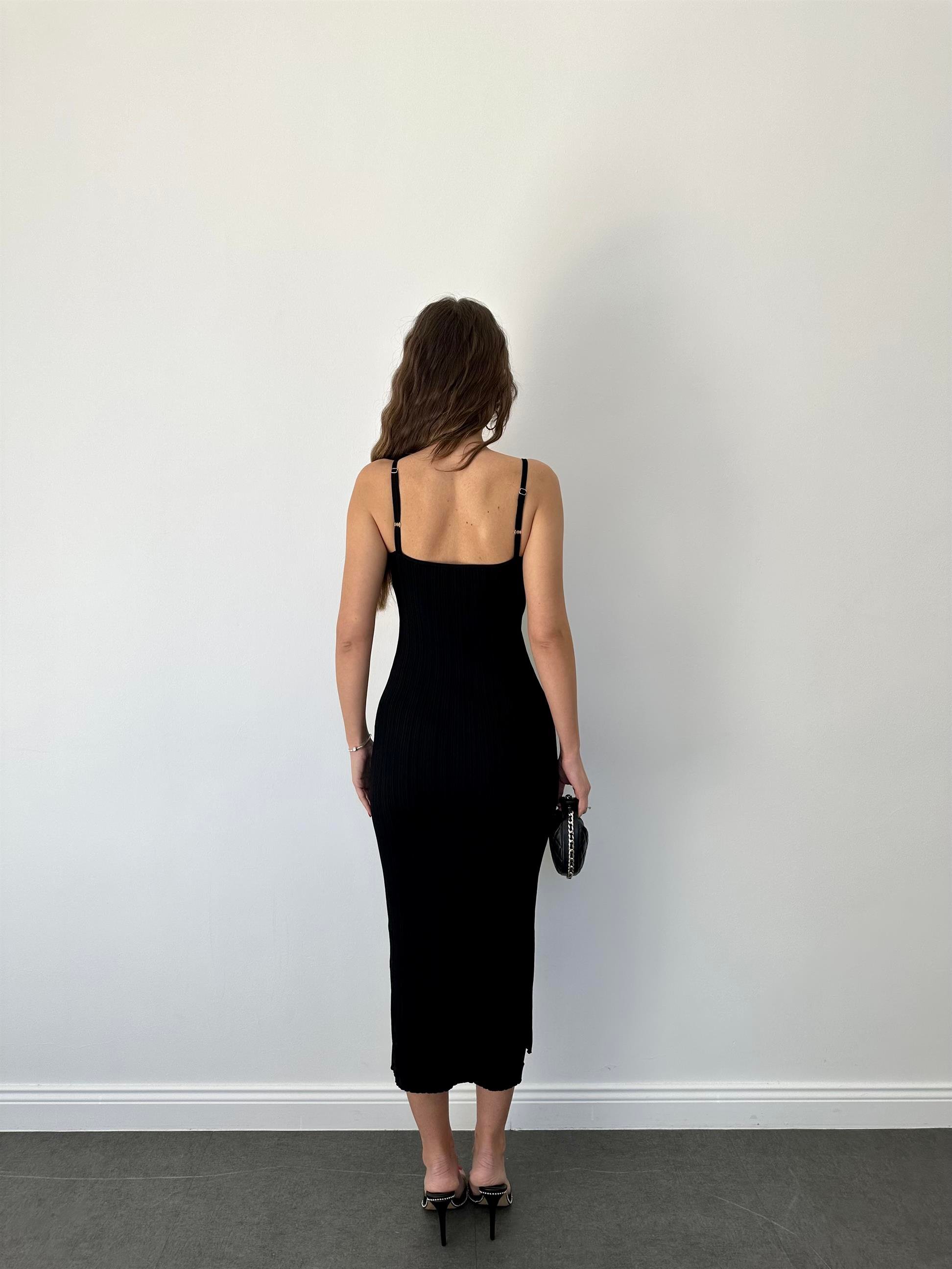 Siyah Askılı Elbise