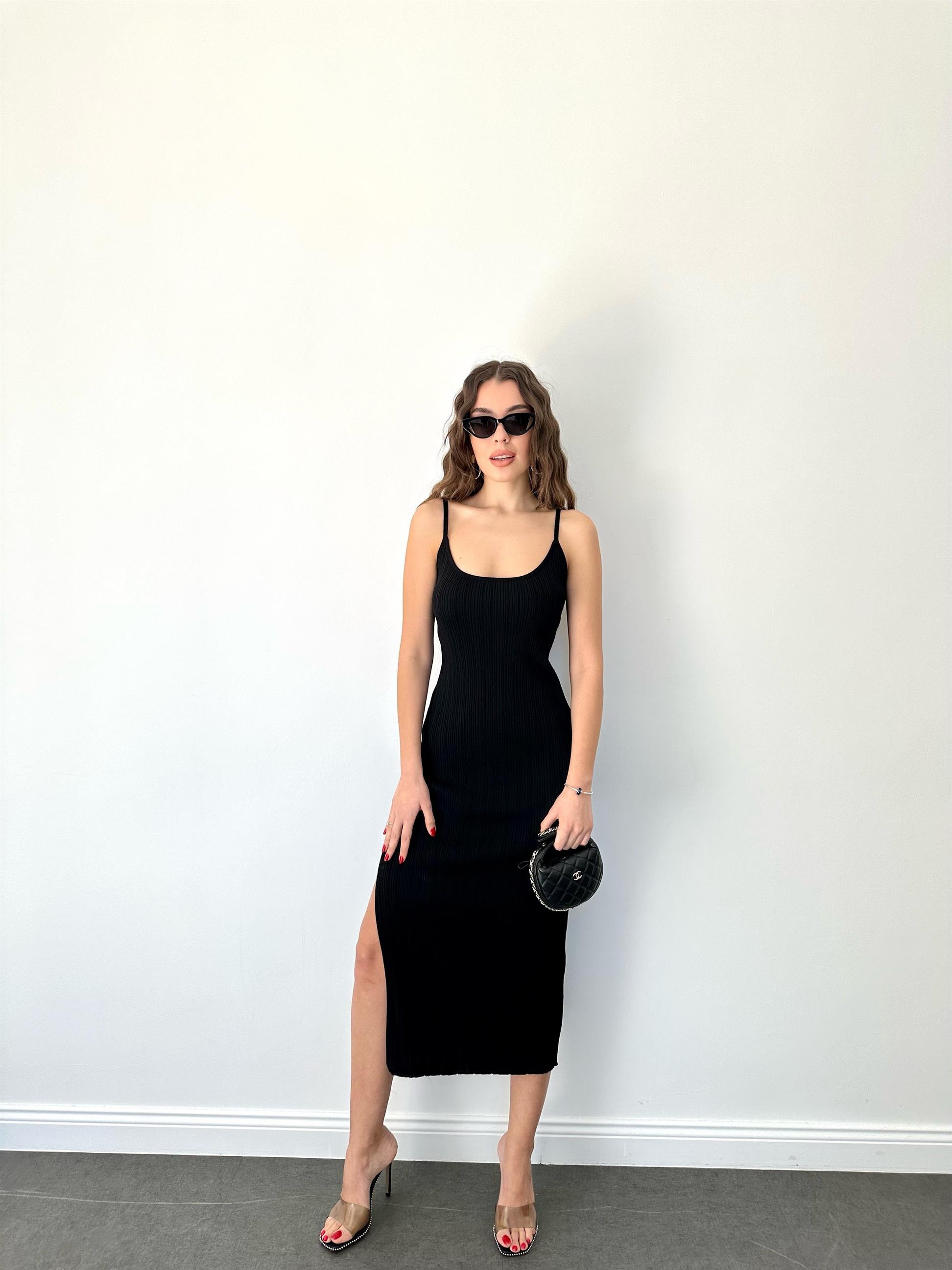 Siyah Askılı Elbise